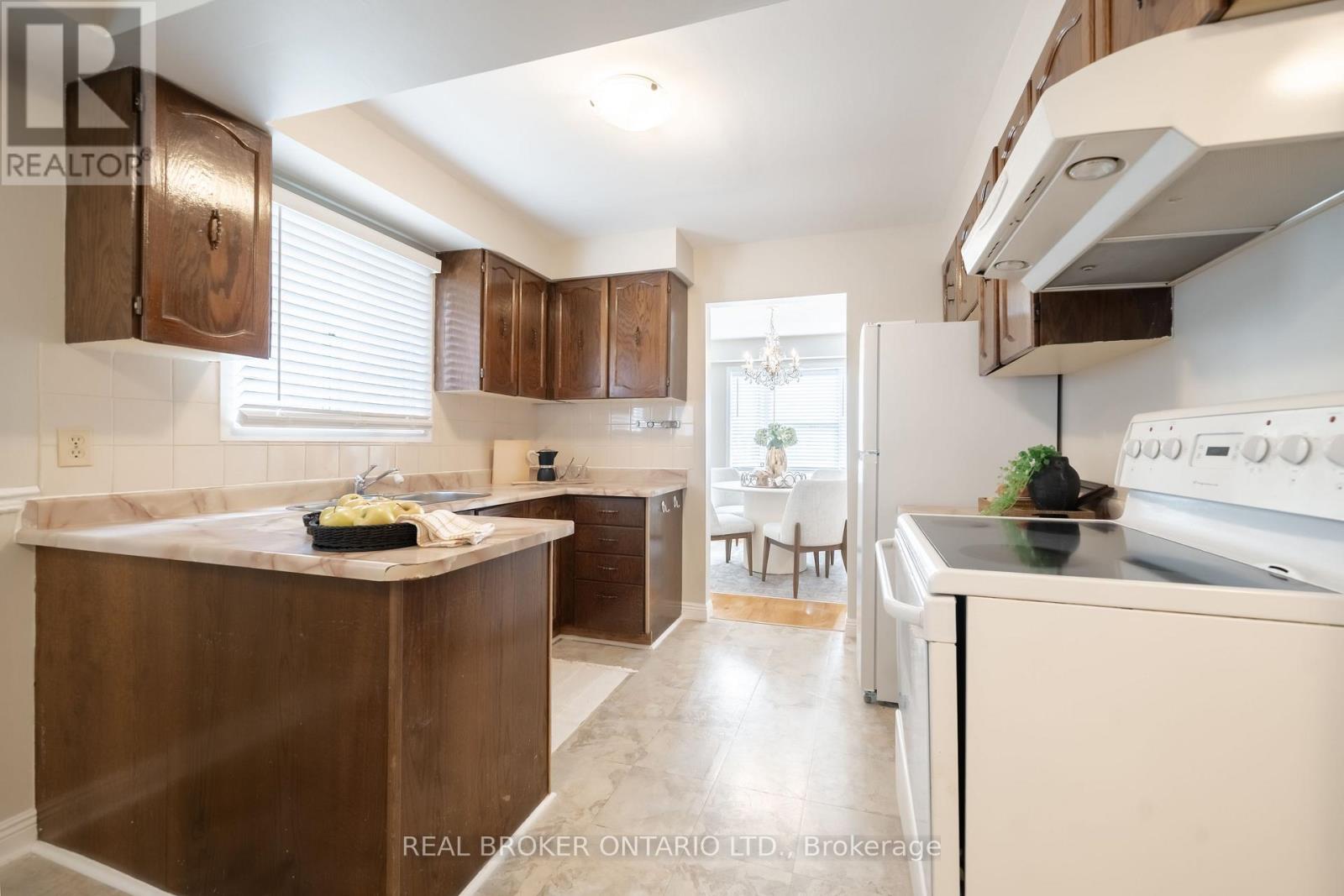 11 Blue Lagoon Court, Toronto, Ontario  M1J 3M3 - Photo 11 - E12502356