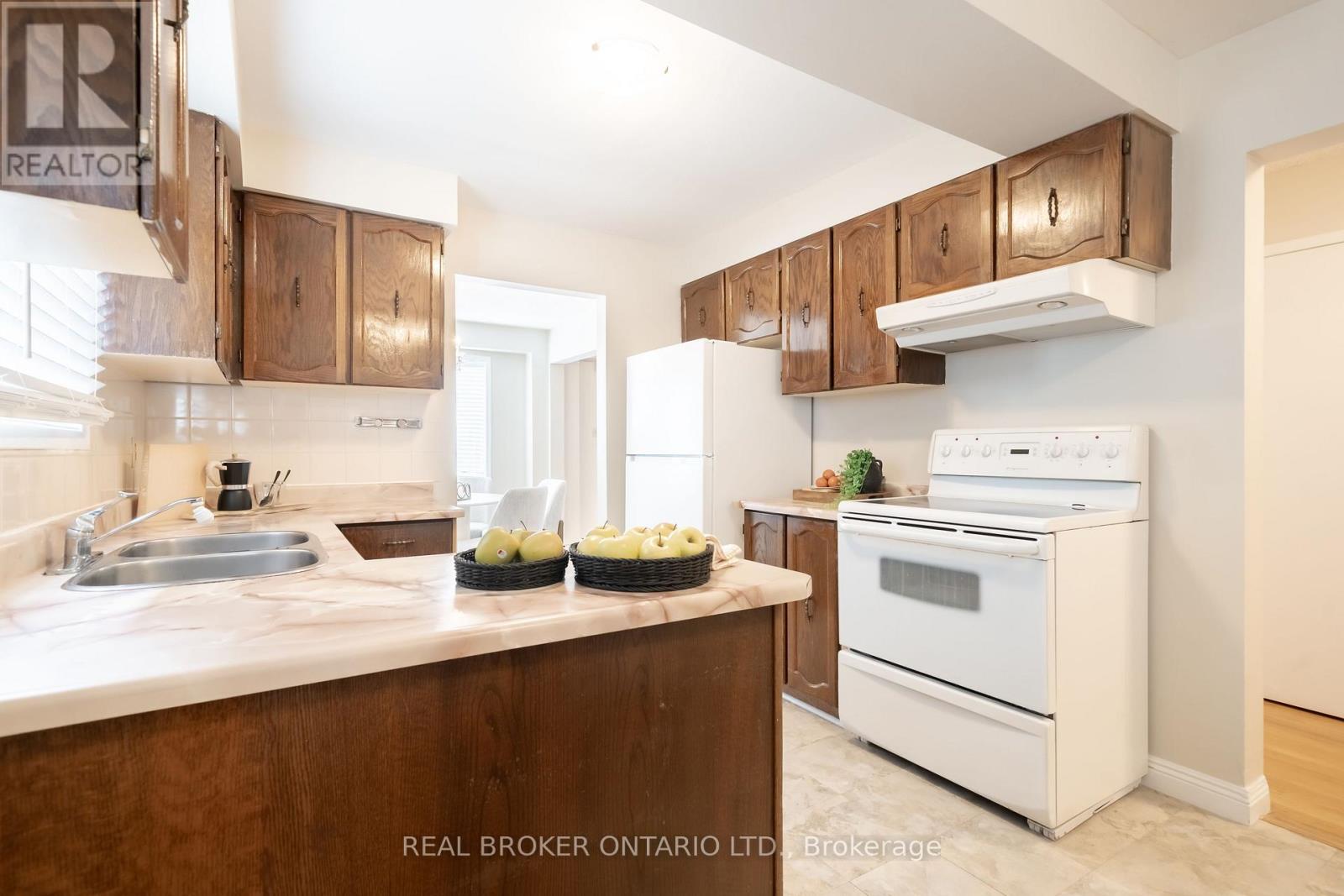 11 Blue Lagoon Court, Toronto, Ontario  M1J 3M3 - Photo 13 - E12502356