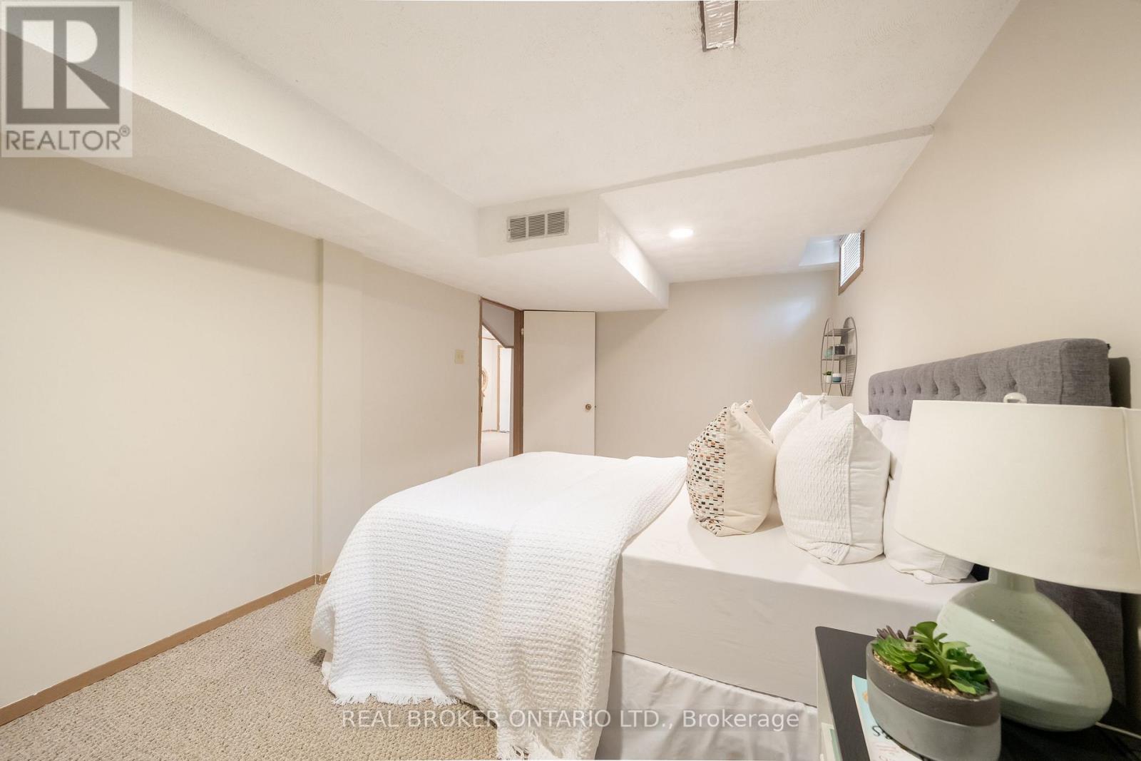 11 Blue Lagoon Court, Toronto, Ontario  M1J 3M3 - Photo 37 - E12502356