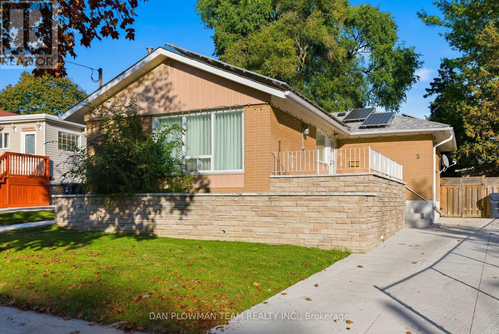 5 LAKELAND CRESCENT, Toronto, Ontario