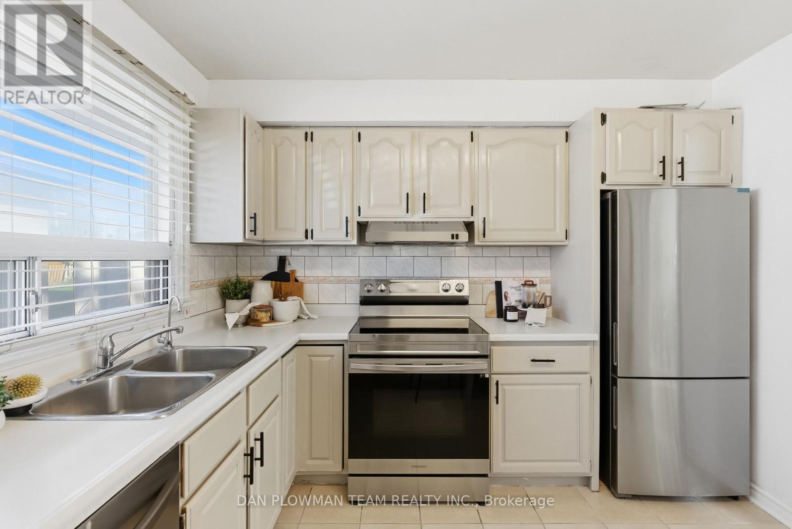 5 Lakeland Crescent, Toronto, Ontario  M1G 2L4 - Photo 11 - E12502560