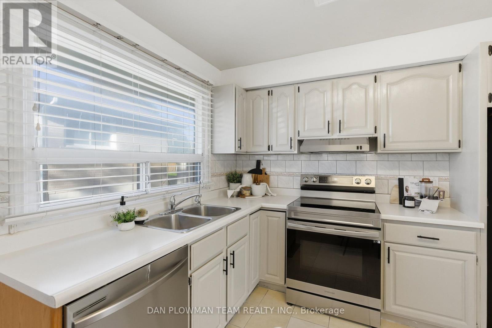 5 Lakeland Crescent, Toronto, Ontario  M1G 2L4 - Photo 12 - E12502560