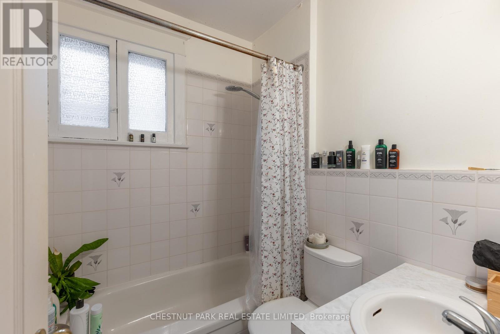 Upper - 35 Gormley Avenue, Toronto, Ontario  M4V 1Y9 - Photo 14 - C12485416