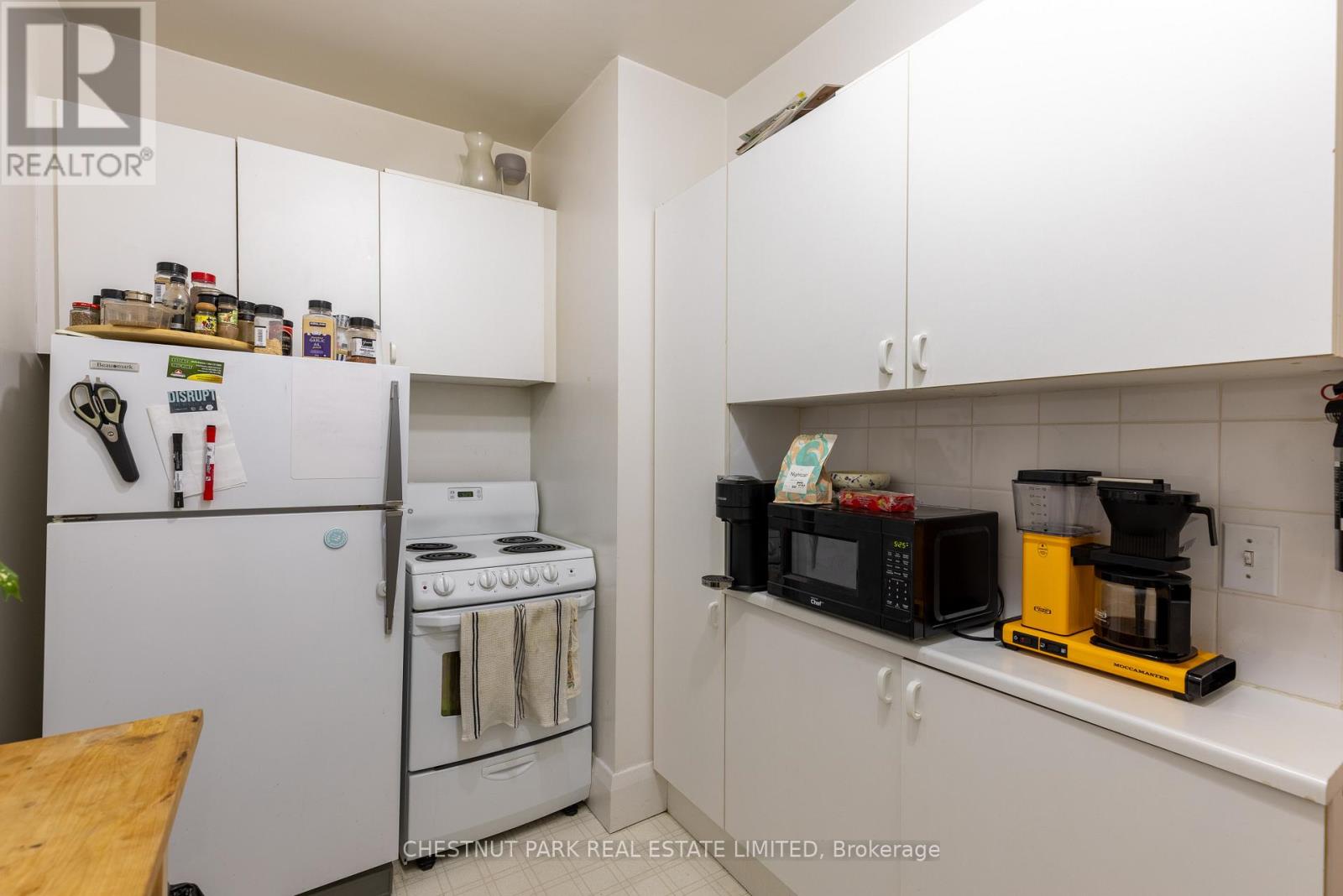 Upper - 35 Gormley Avenue, Toronto, Ontario  M4V 1Y9 - Photo 10 - C12485416