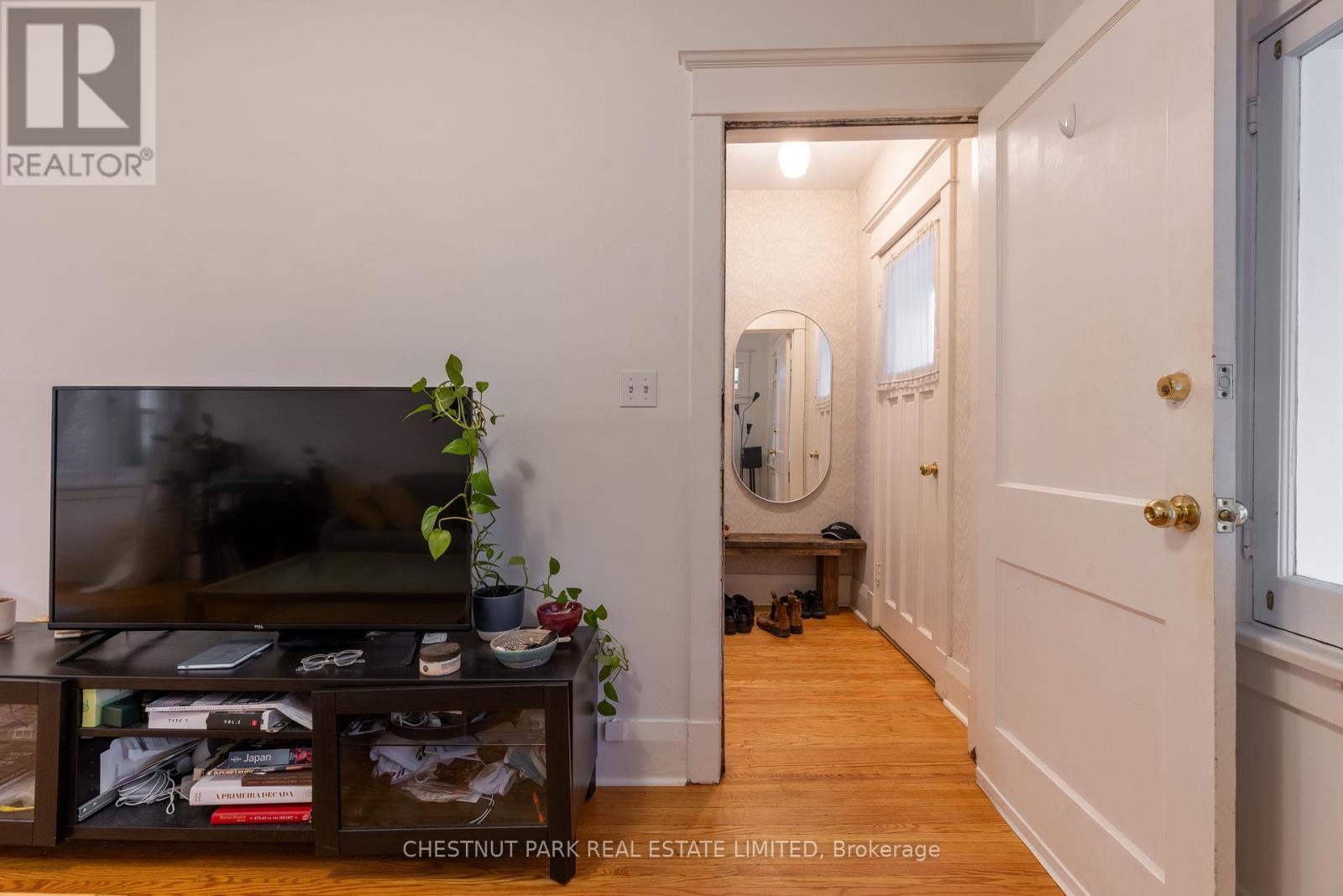 Upper - 35 Gormley Avenue, Toronto, Ontario  M4V 1Y9 - Photo 3 - C12485416