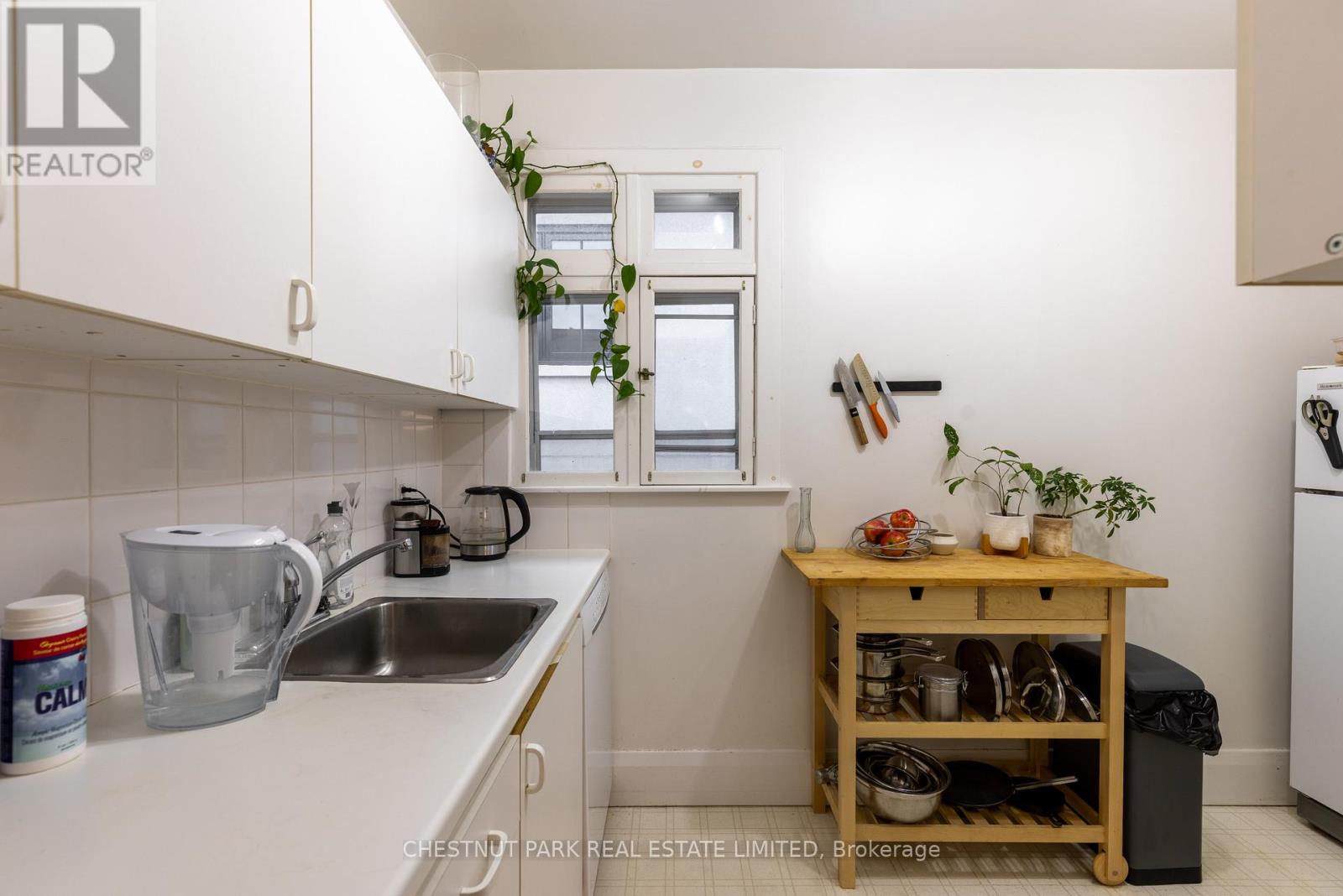 Upper - 35 Gormley Avenue, Toronto, Ontario  M4V 1Y9 - Photo 9 - C12485416