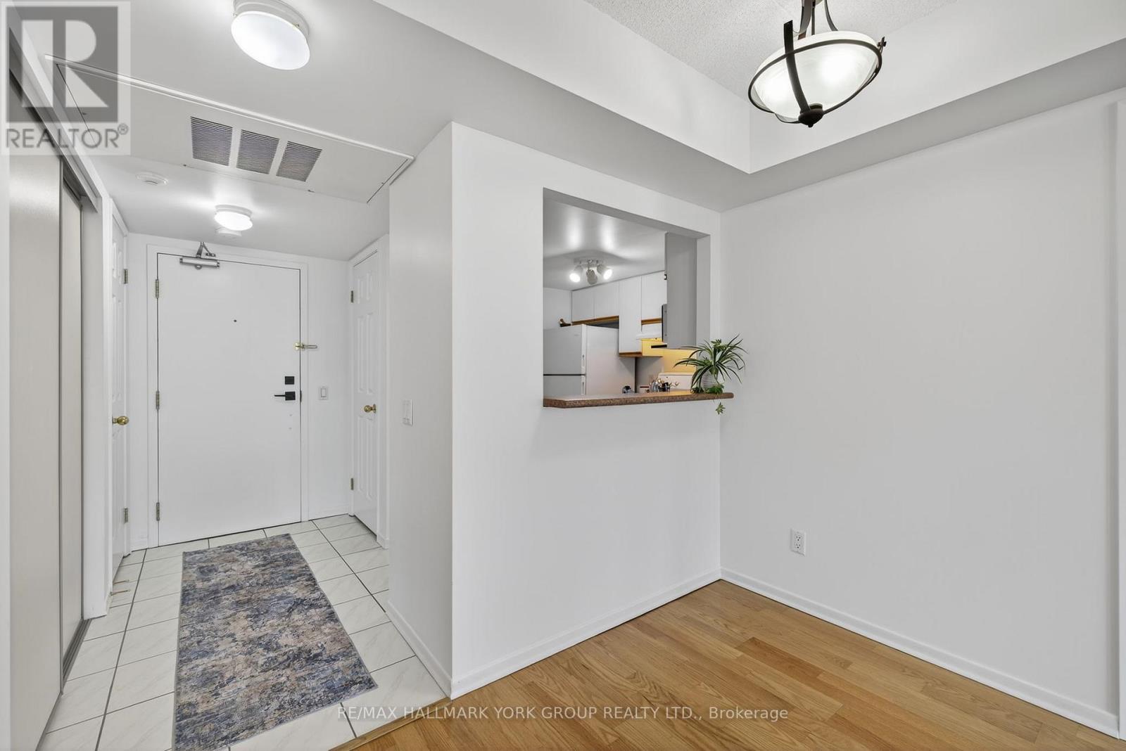 210 - 160 Wellington Street E, Aurora (Aurora Village), Ontario  L4G 1J3 - Photo 13 - N12315207