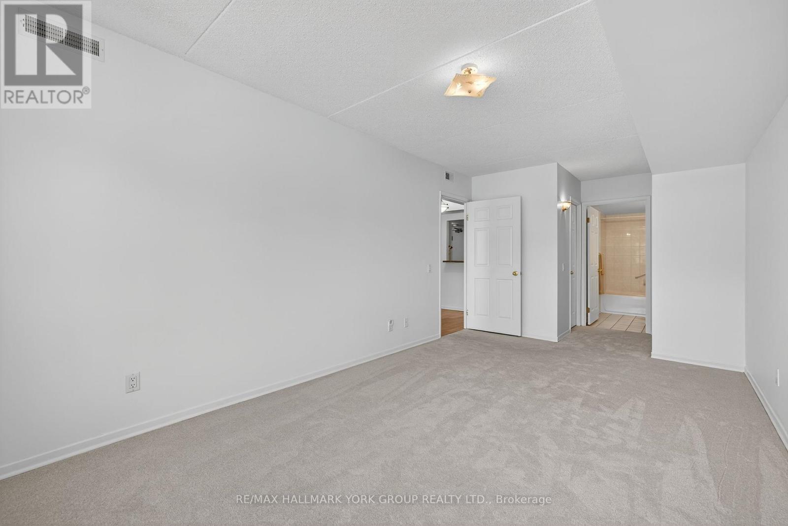 210 - 160 Wellington Street E, Aurora (Aurora Village), Ontario  L4G 1J3 - Photo 33 - N12315207