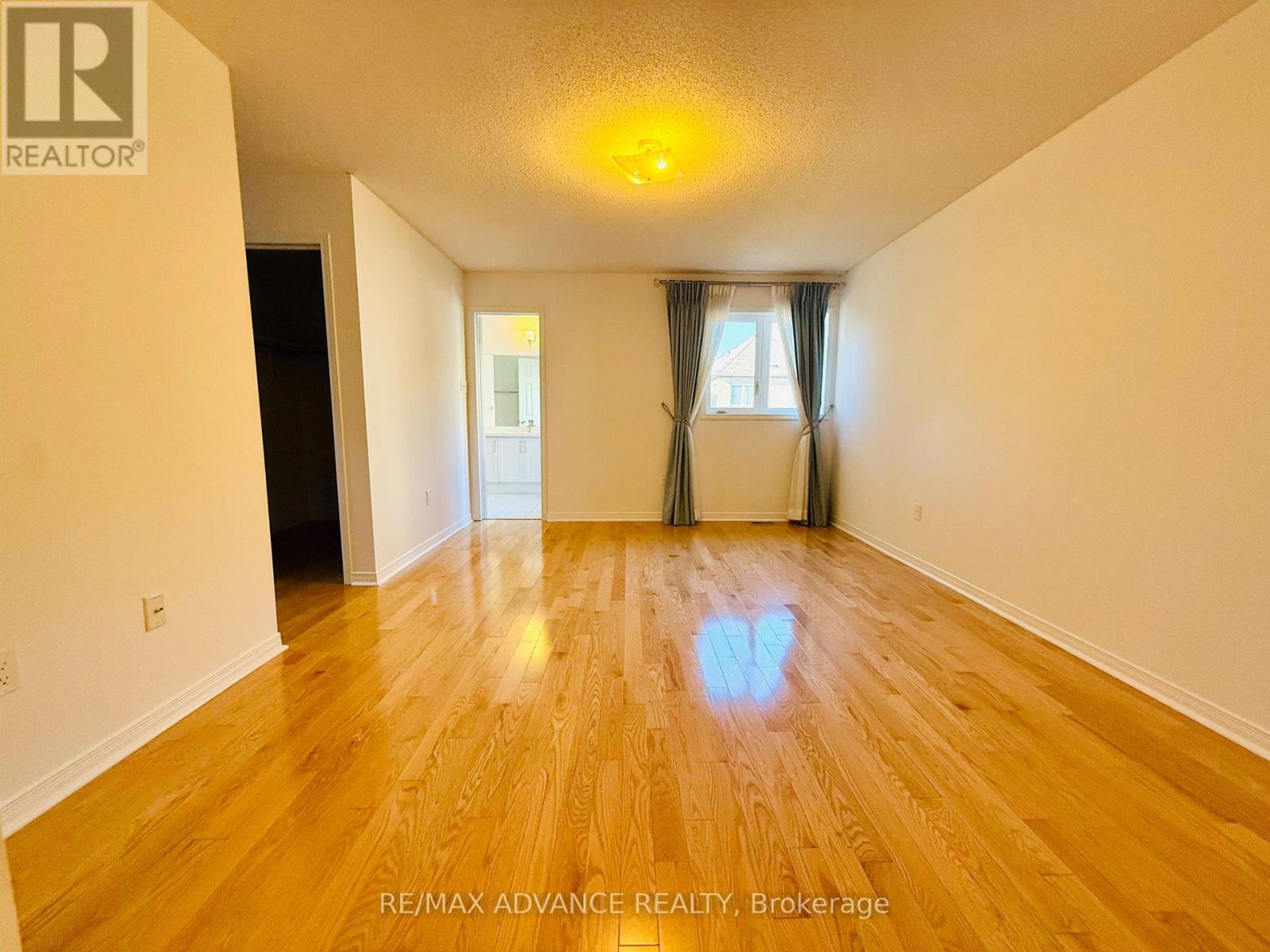 137 Laramie Crescent, Vaughan, Ontario  L6A 0R1 - Photo 12 - N12502320