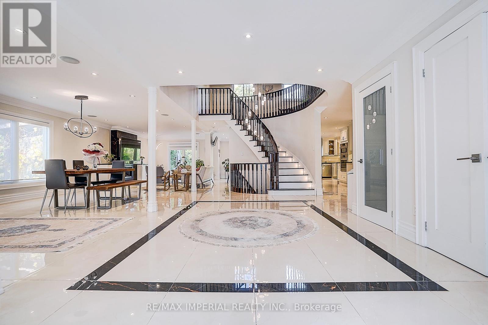 50 Kings Cross Avenue, Richmond Hill, Ontario  L4B 2S9 - Photo 8 - N12502408