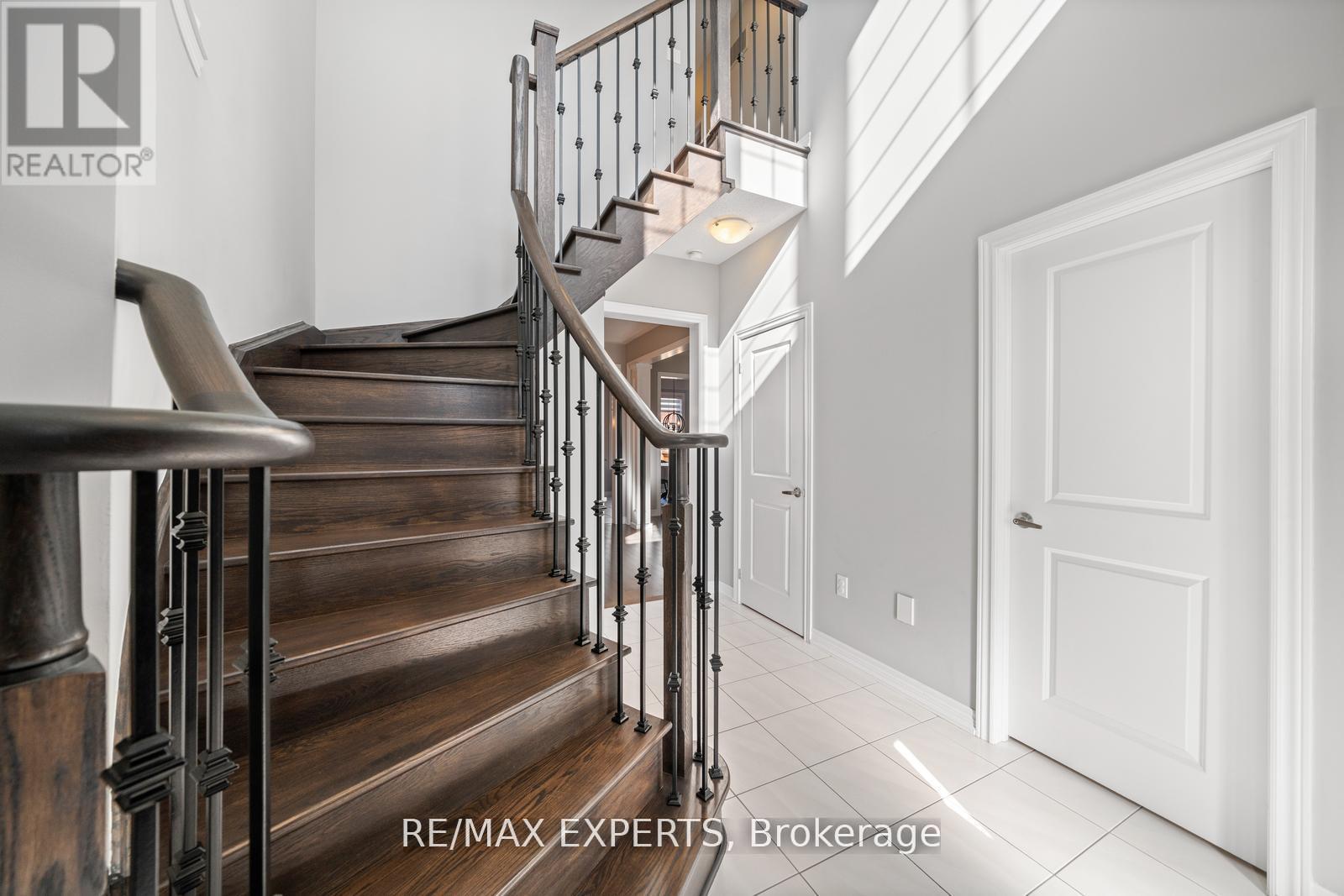 198 Moody Drive, Vaughan (Kleinburg), Ontario  L4H 3Z4 - Photo 8 - N12502434