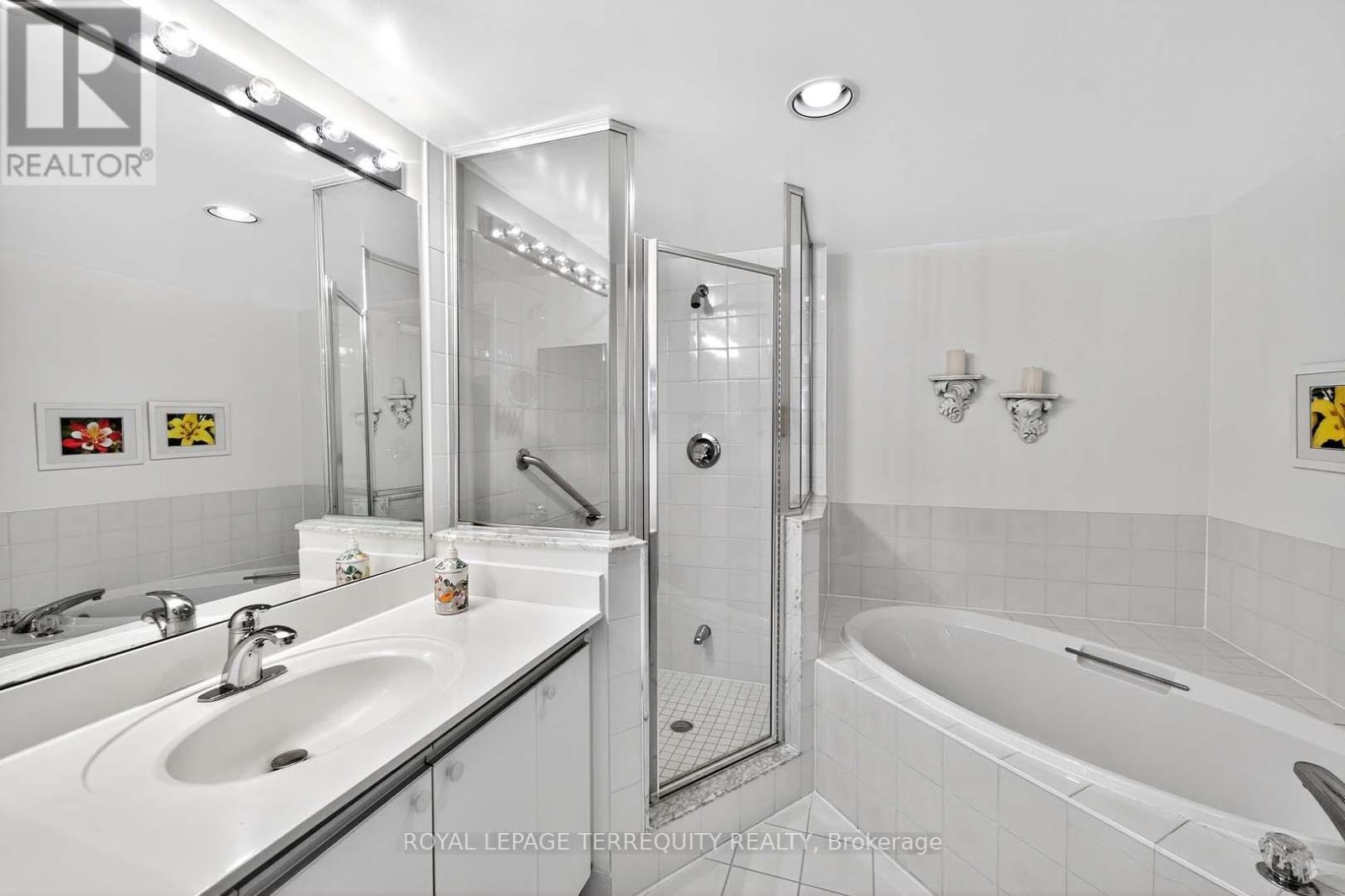 1402 - 110 Promenade Circle, Vaughan, Ontario  L4J 7W8 - Photo 34 - N12502542