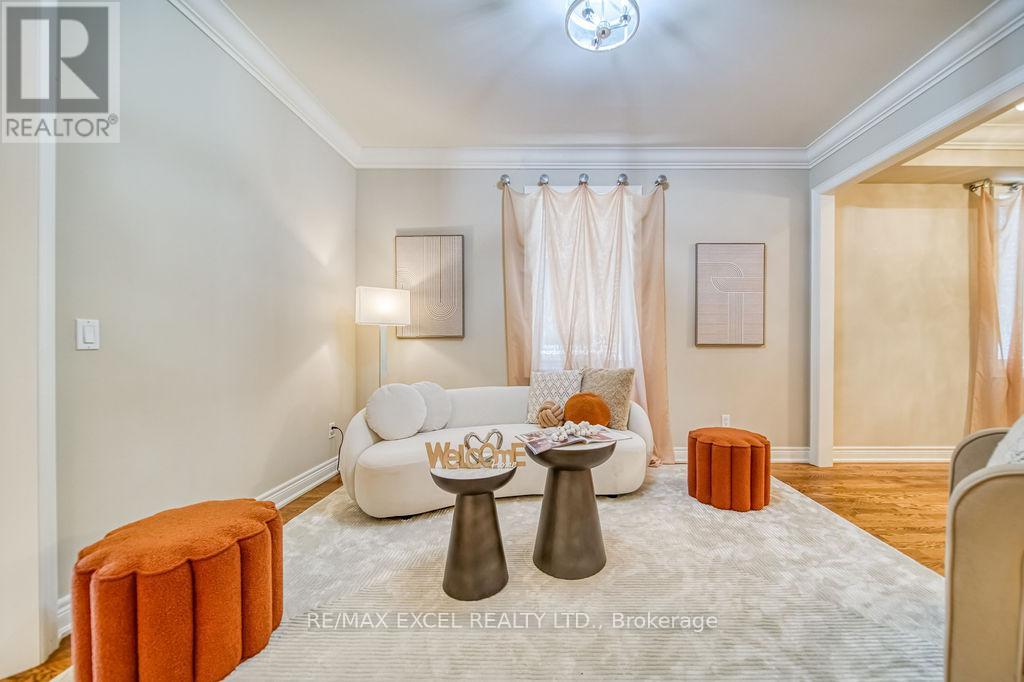 166 Townsgate Drive, Vaughan, Ontario L4J 8J5 - Photo 4 - N12502566