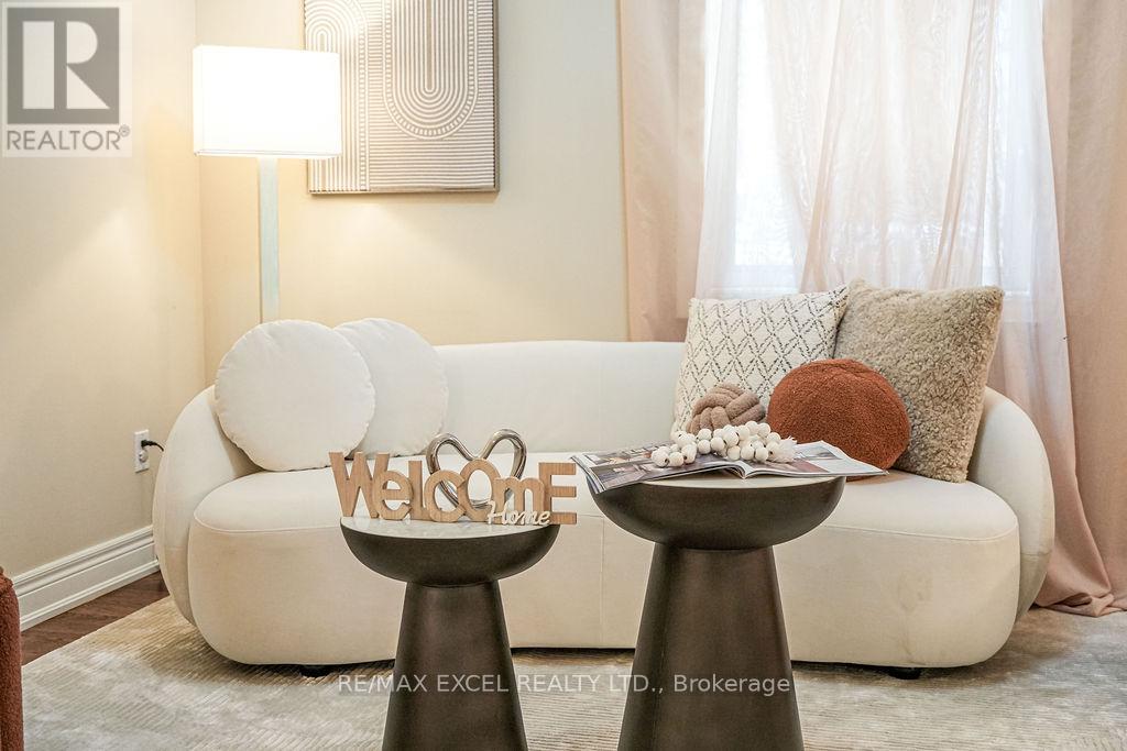 166 Townsgate Drive, Vaughan, Ontario L4J 8J5 - Photo 5 - N12502566