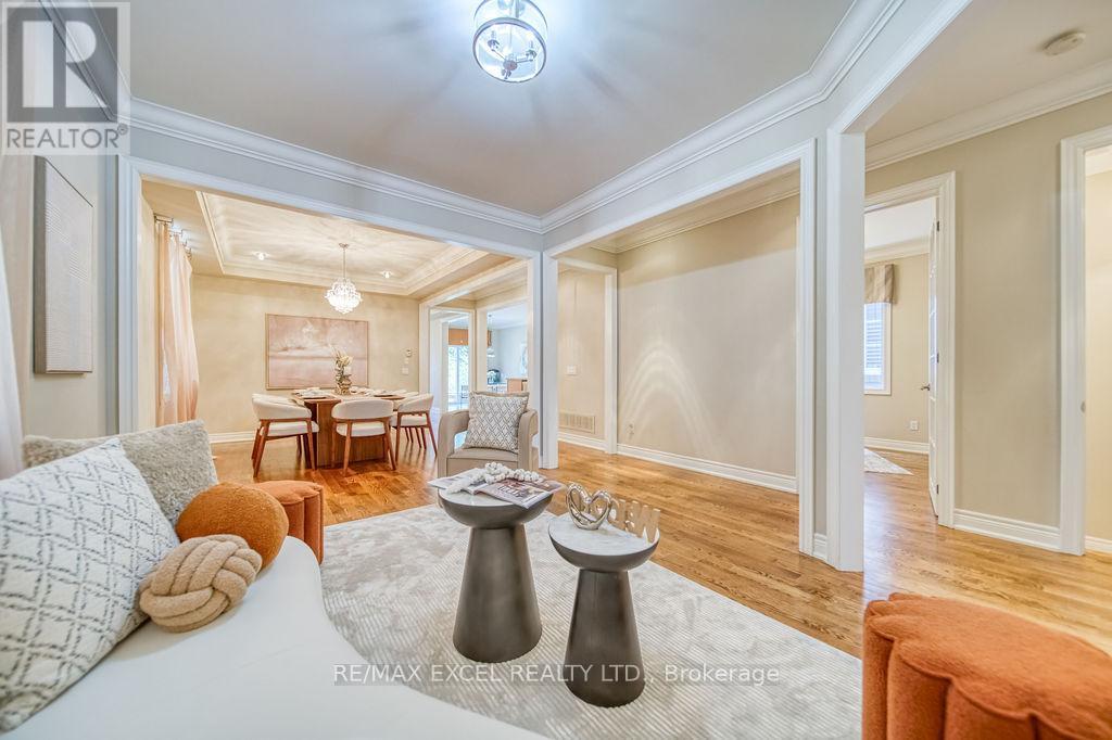 166 Townsgate Drive, Vaughan, Ontario L4J 8J5 - Photo 6 - N12502566