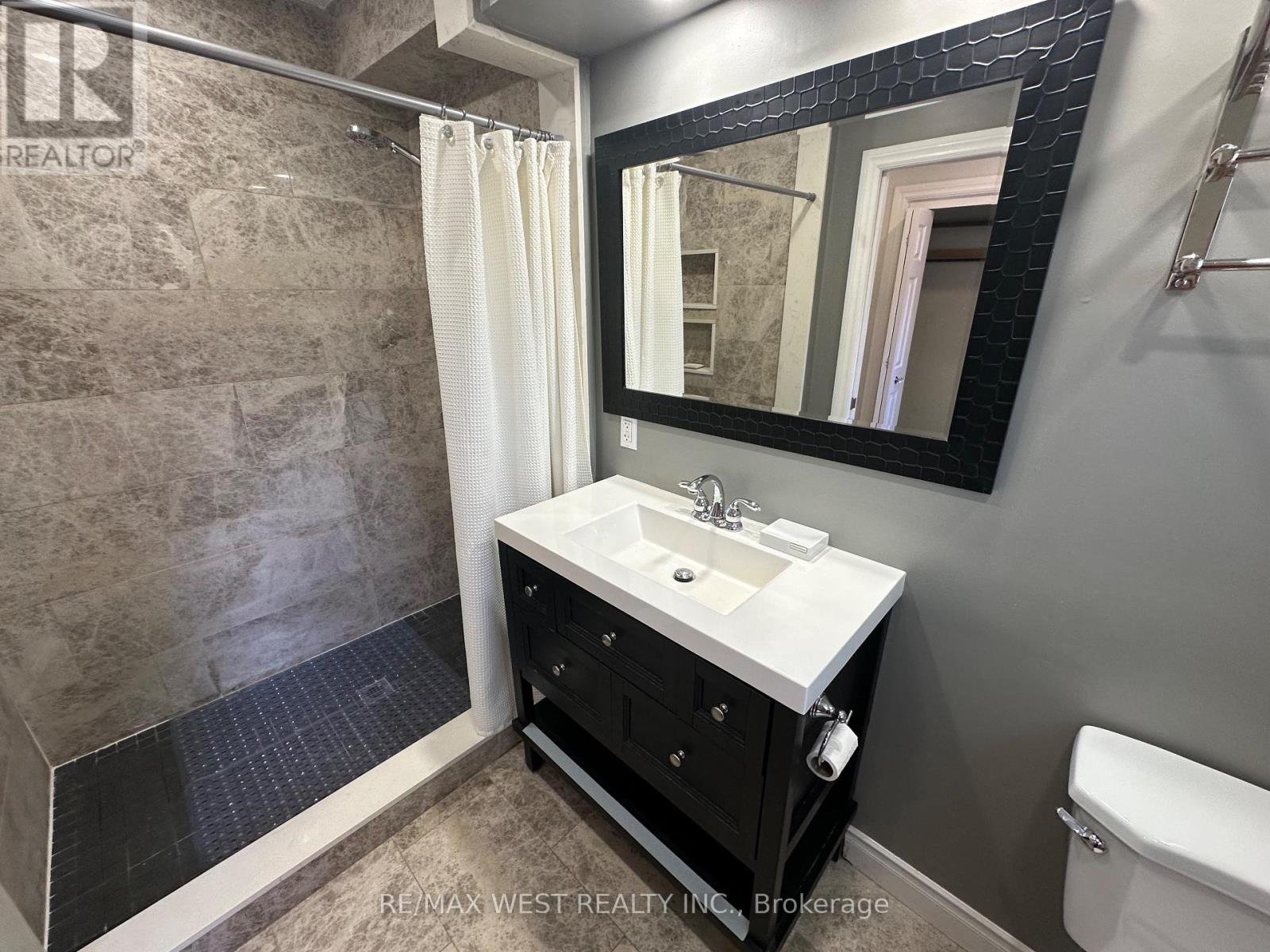 Lower - 437 Woodbridge Avenue, Vaughan, Ontario  L4L 2T3 - Photo 11 - N12502588