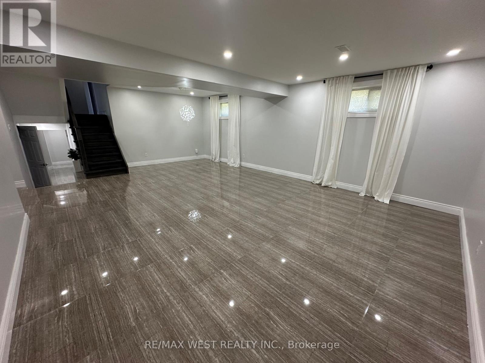 Lower - 437 Woodbridge Avenue, Vaughan, Ontario  L4L 2T3 - Photo 14 - N12502588