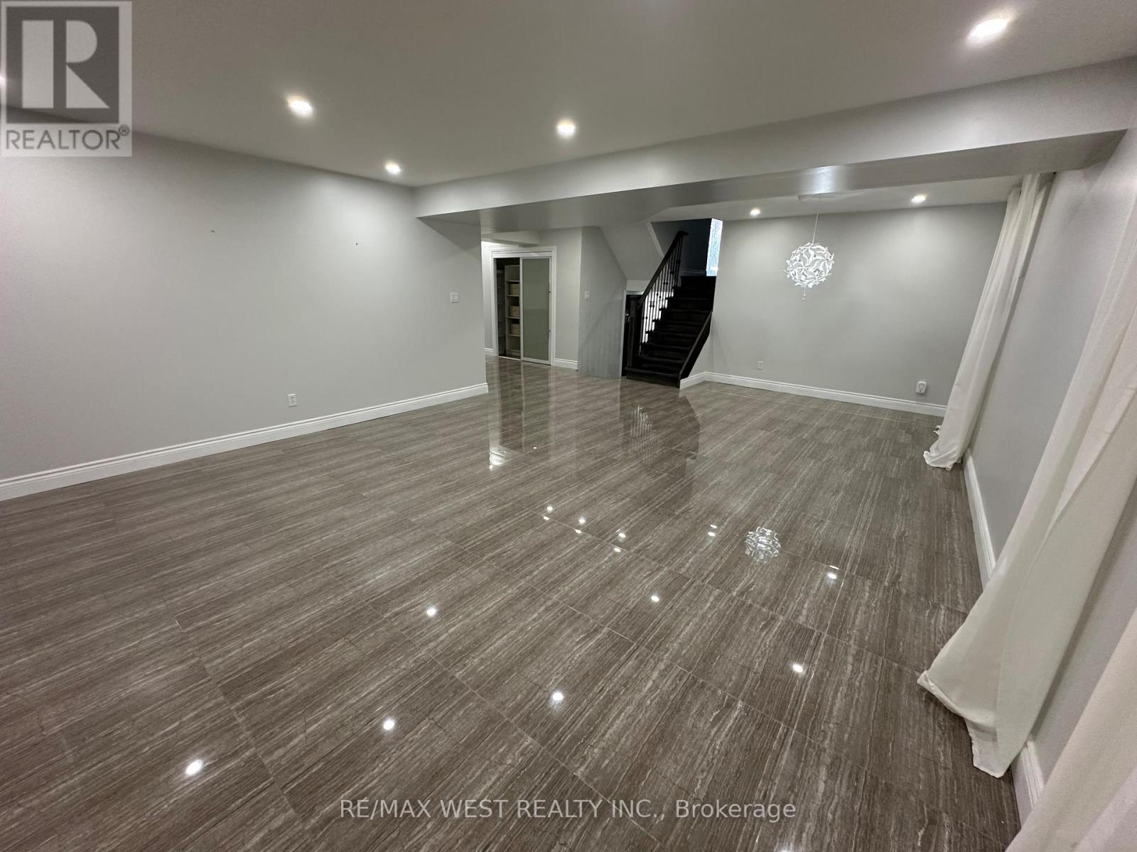 Lower - 437 Woodbridge Avenue, Vaughan, Ontario  L4L 2T3 - Photo 15 - N12502588