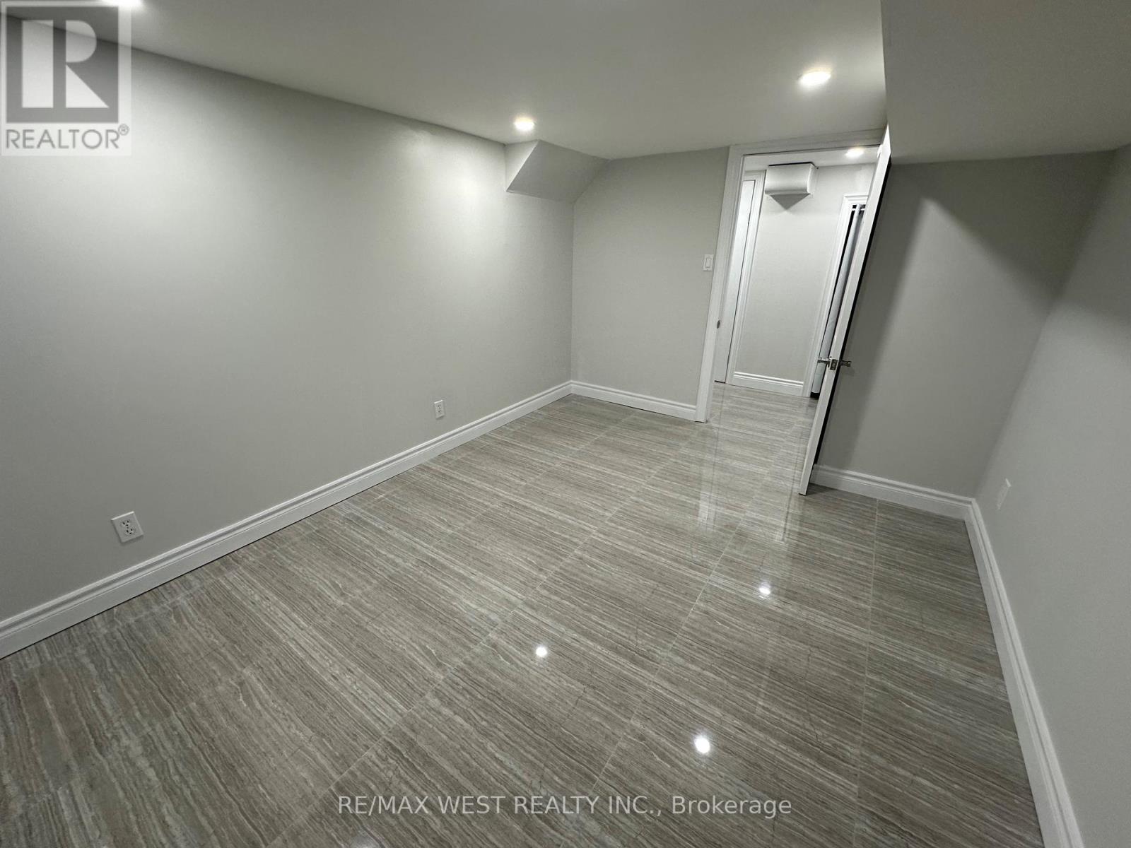 Lower - 437 Woodbridge Avenue, Vaughan, Ontario  L4L 2T3 - Photo 24 - N12502588