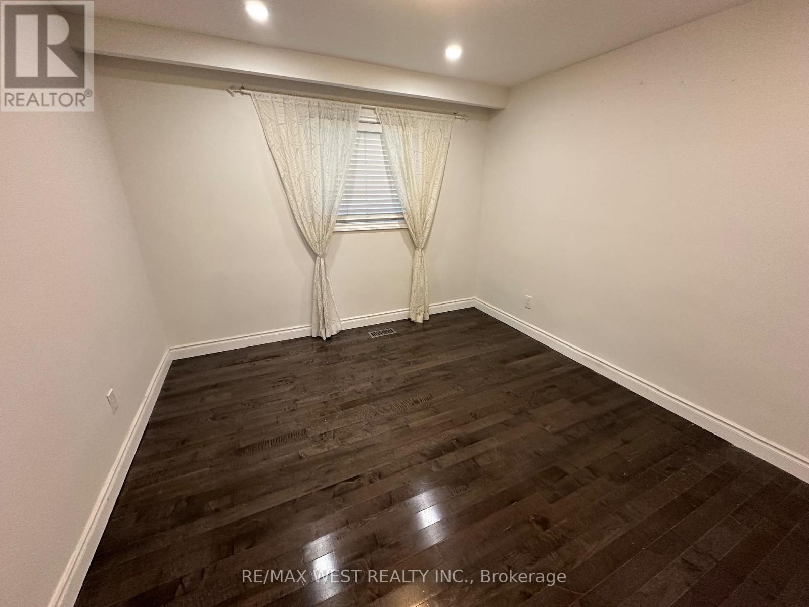 Lower - 437 Woodbridge Avenue, Vaughan, Ontario  L4L 2T3 - Photo 6 - N12502588