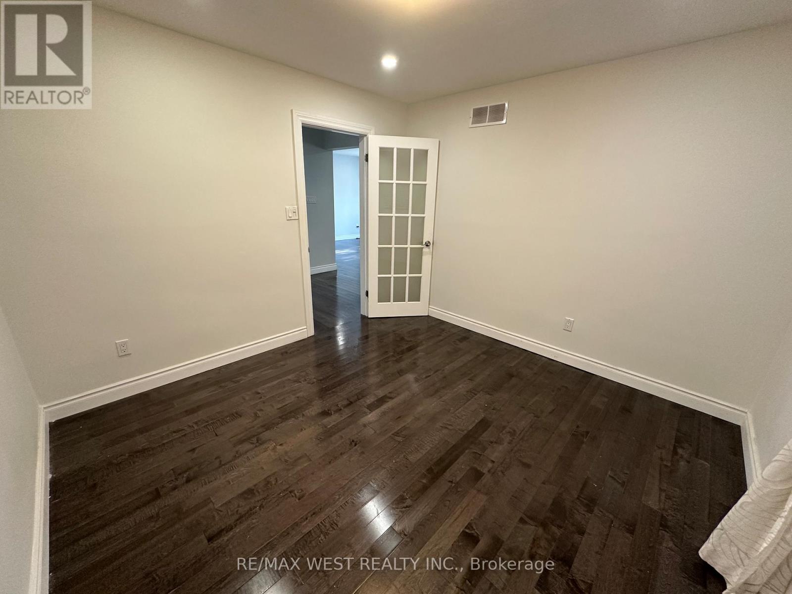 Lower - 437 Woodbridge Avenue, Vaughan, Ontario  L4L 2T3 - Photo 8 - N12502588