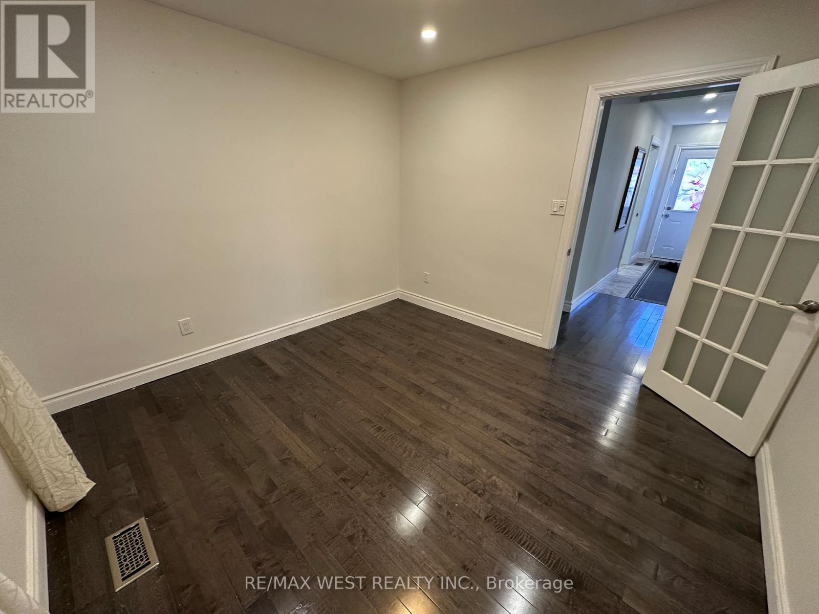 Lower - 437 Woodbridge Avenue, Vaughan, Ontario  L4L 2T3 - Photo 9 - N12502588