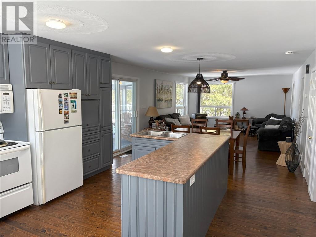 314 Perry Ave, Killarney, Ontario P0M 2A0 - Photo 3 - 2125476