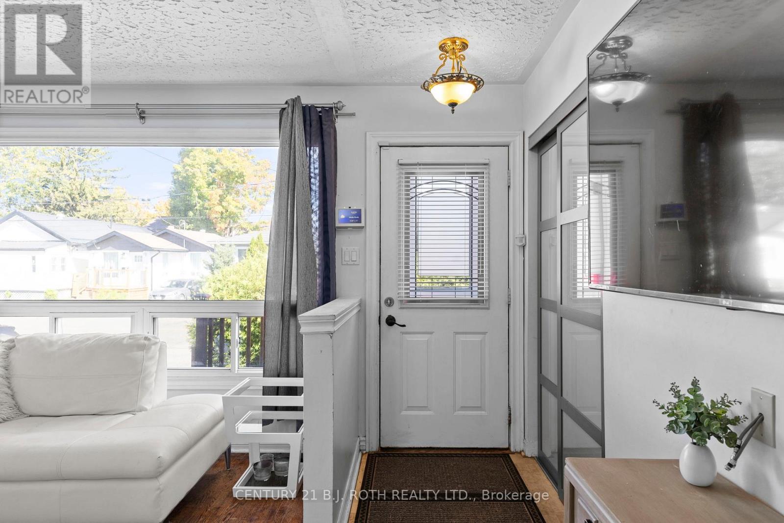 186 Dunedin Street, Orillia, Ontario  L3V 5T9 - Photo 3 - S12502568