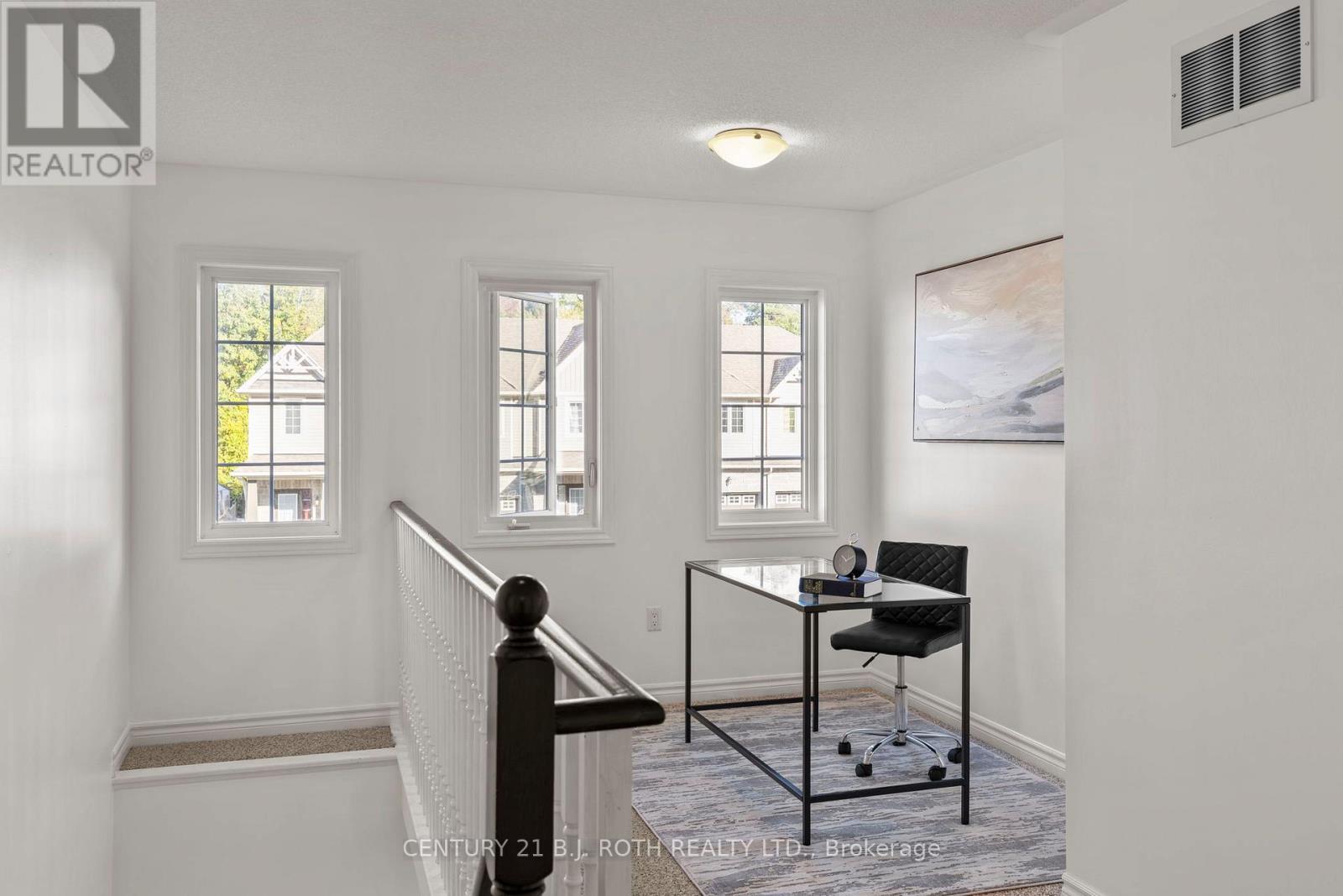 33 Arcadia Road, Wasaga Beach, Ontario  L9Z 3C7 - Photo 14 - S12502584