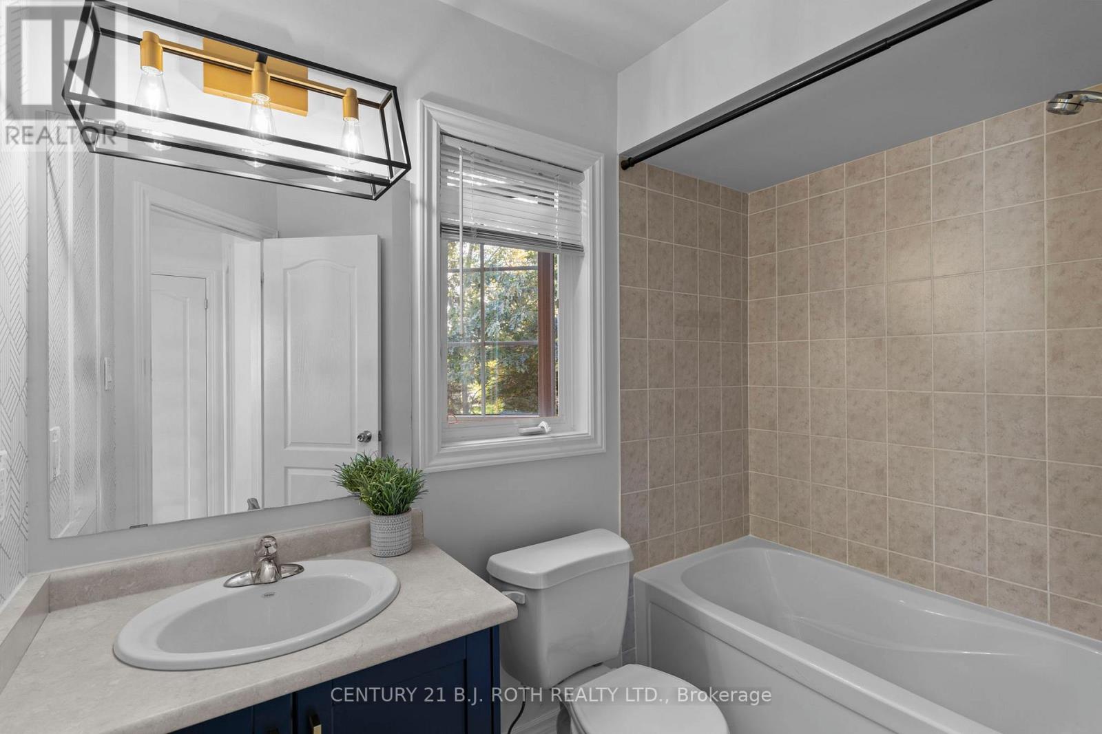 33 Arcadia Road, Wasaga Beach, Ontario  L9Z 3C7 - Photo 18 - S12502584