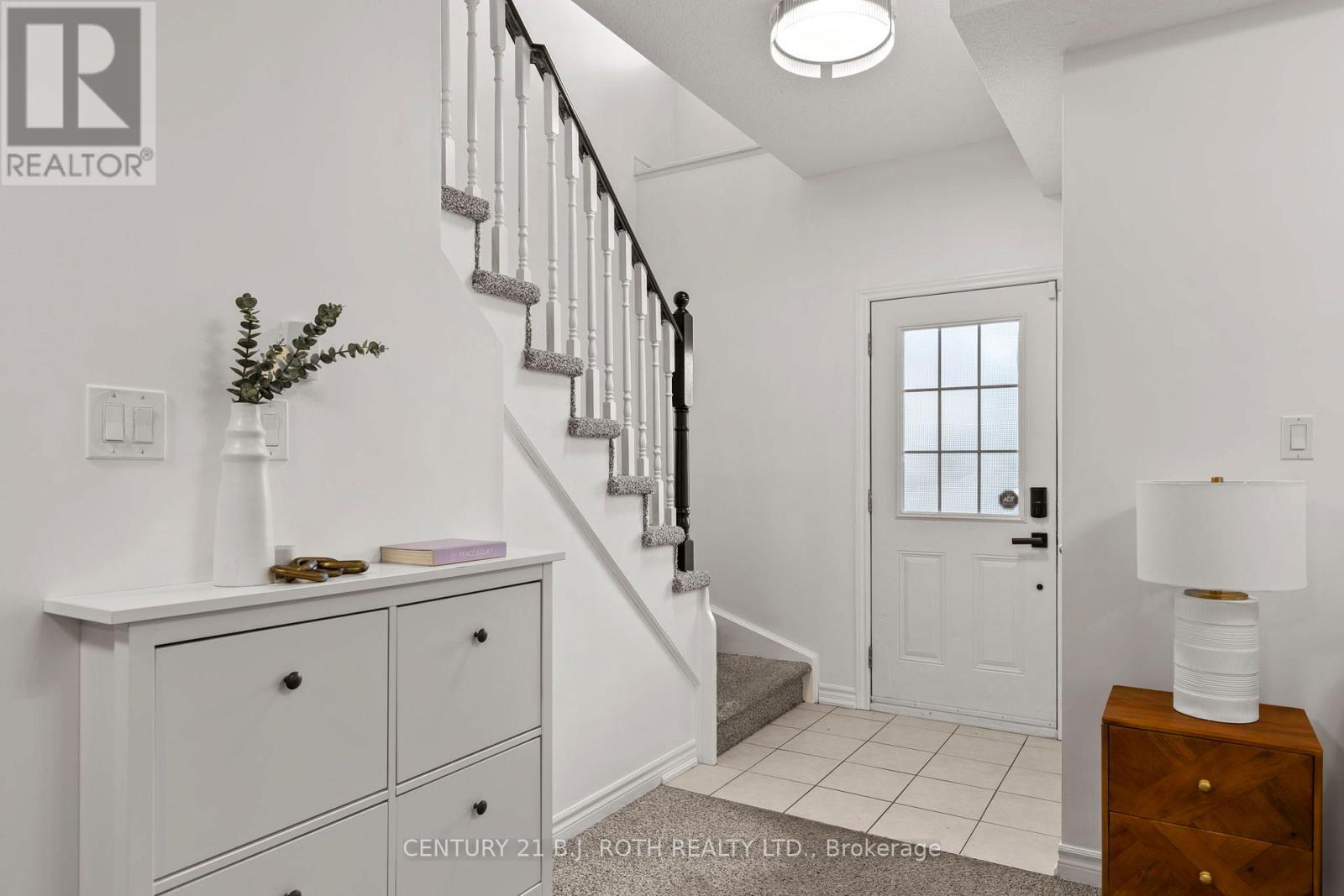 33 Arcadia Road, Wasaga Beach, Ontario  L9Z 3C7 - Photo 4 - S12502584