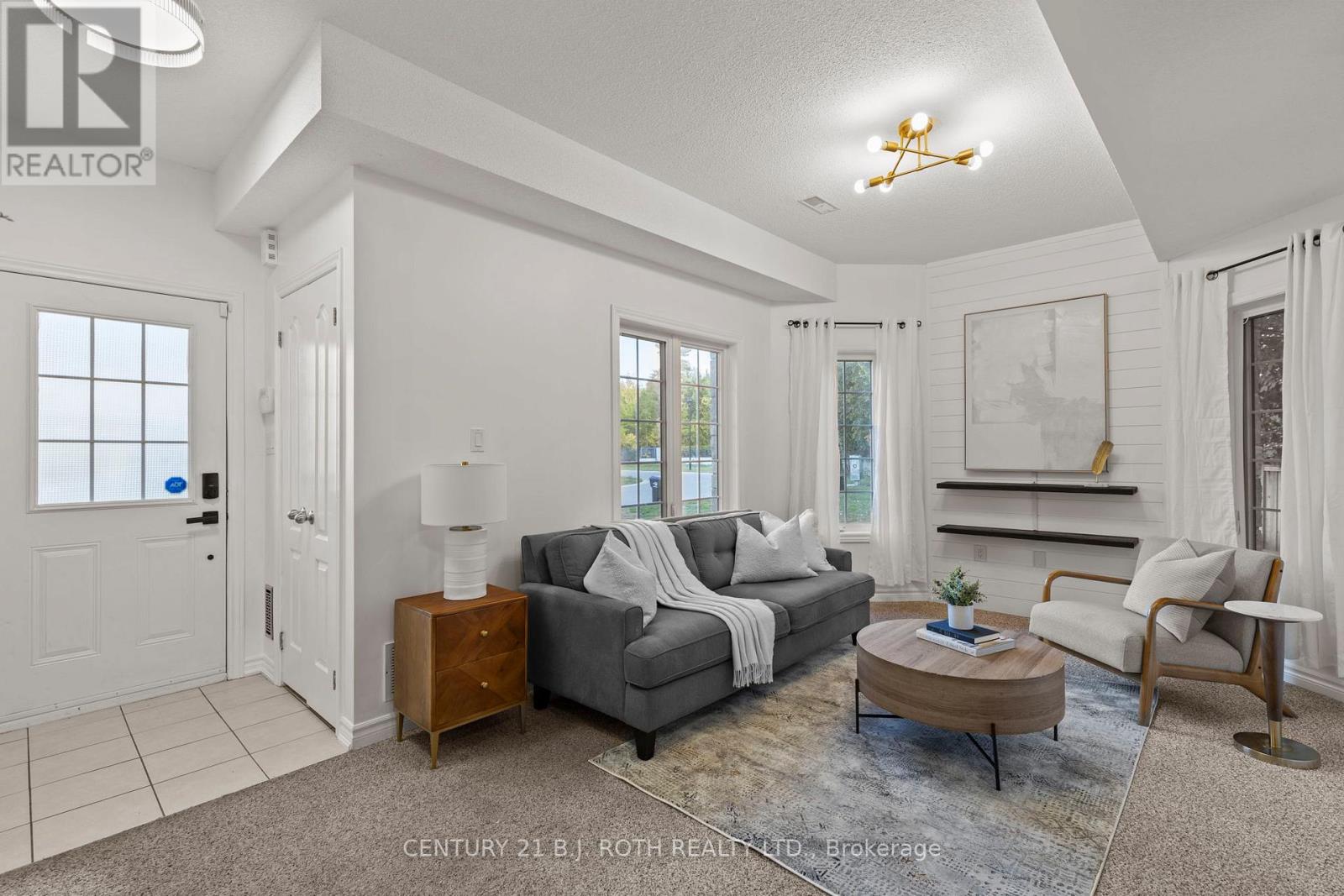 33 Arcadia Road, Wasaga Beach, Ontario  L9Z 3C7 - Photo 5 - S12502584