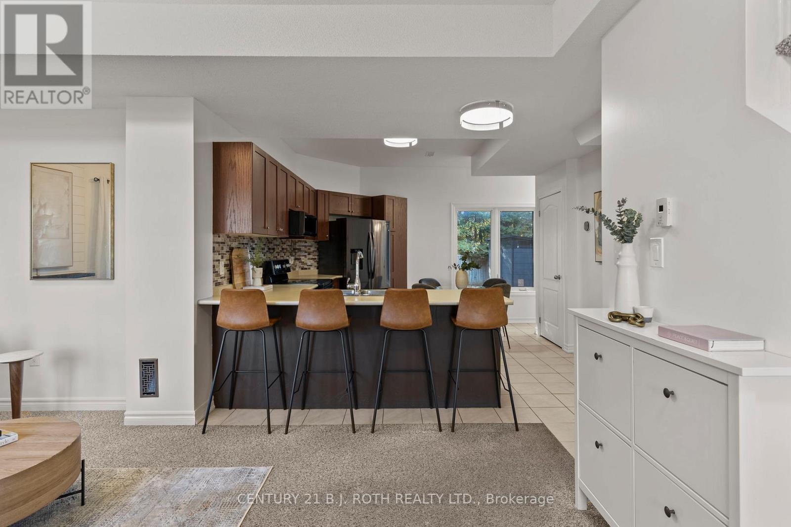 33 Arcadia Road, Wasaga Beach, Ontario  L9Z 3C7 - Photo 8 - S12502584