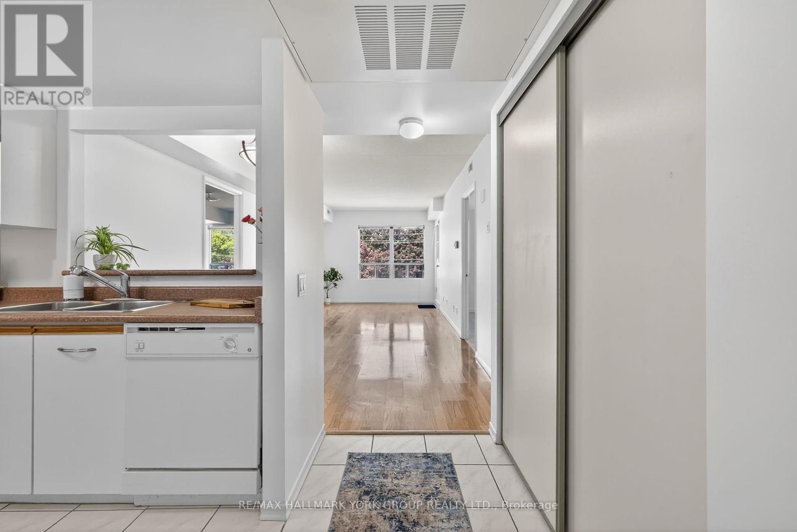 210 - 160 Wellington Street E, Aurora (Aurora Village), Ontario  L4G 1J3 - Photo 12 - N12315207