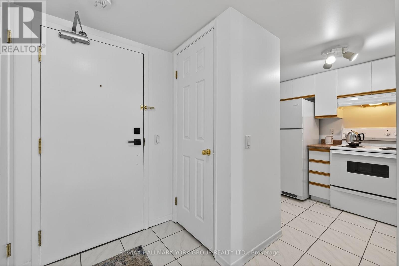 210 - 160 Wellington Street E, Aurora (Aurora Village), Ontario  L4G 1J3 - Photo 11 - N12315207