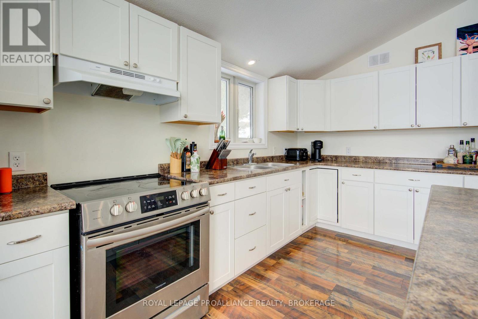 182a Brooks Point Road, Rideau Lakes, Ontario  K0G 1E0 - Photo 7 - X12502702