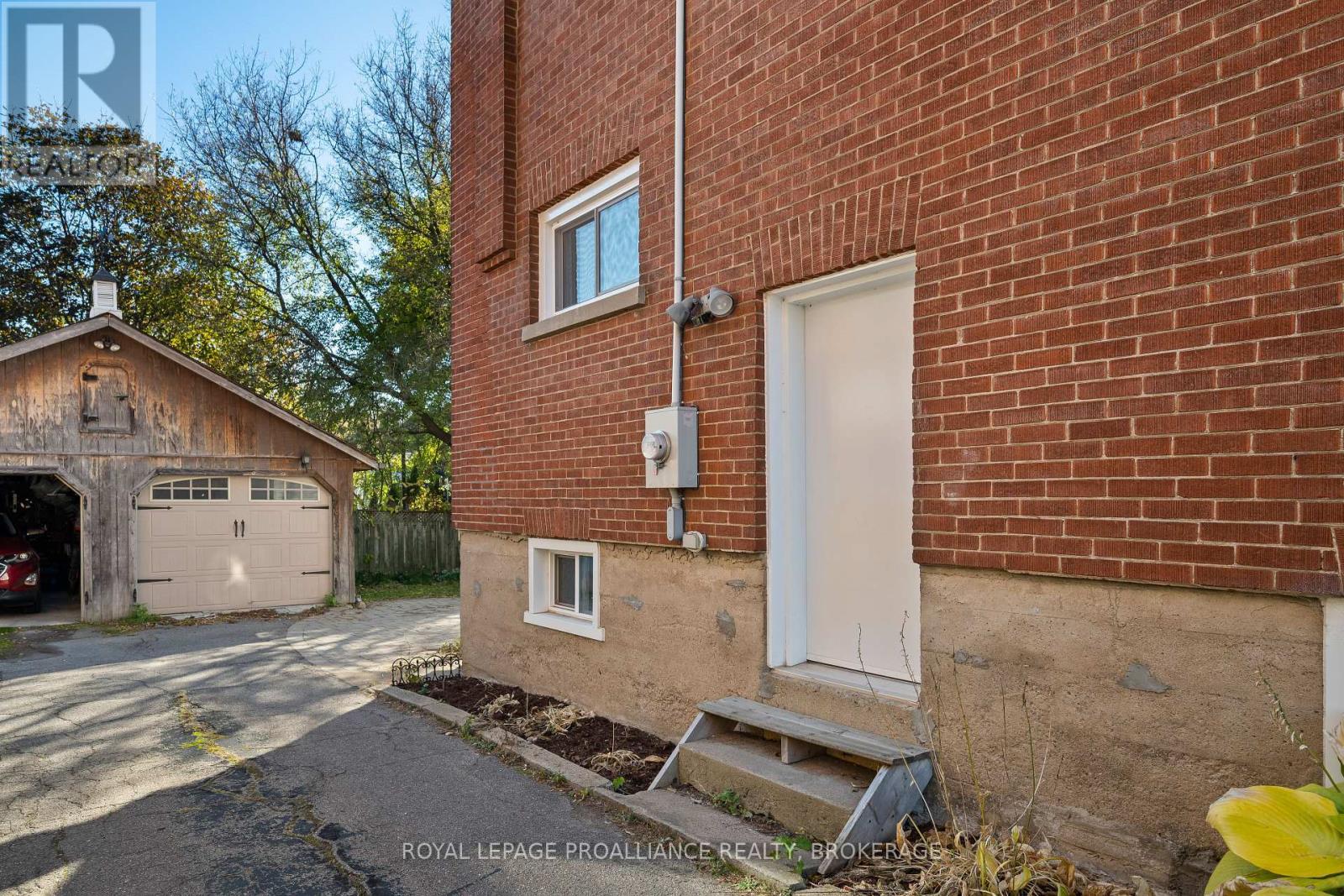 195 Church Street, Brockville, Ontario  K6V 3Y4 - Photo 3 - X12502762