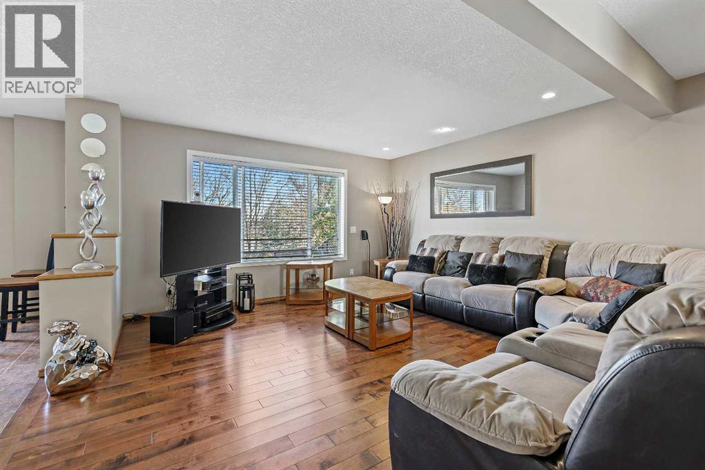 68 Douglas Glen Crescent Se, Calgary, Alberta  T2Z 3M6 - Photo 2 - A2264260