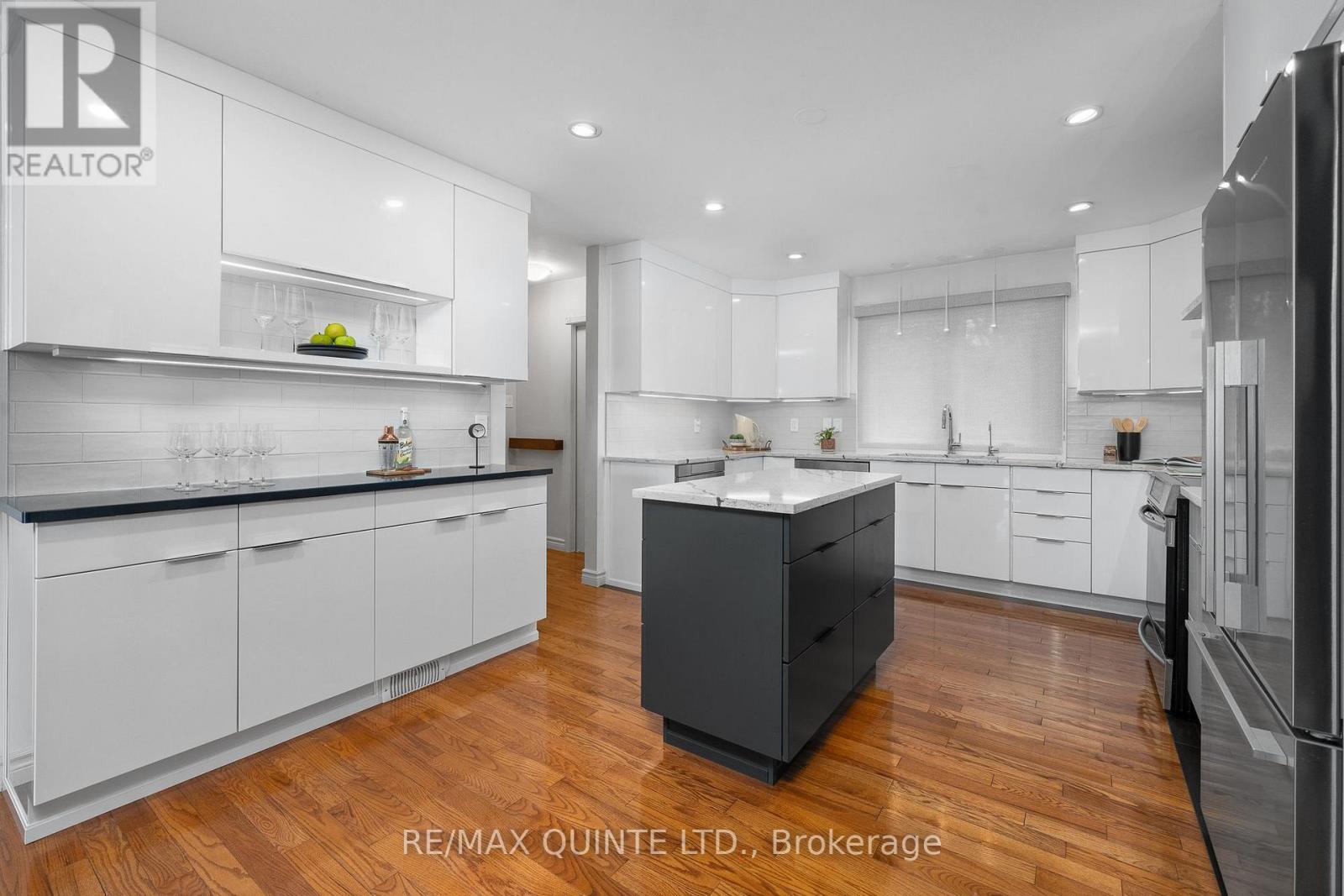 100 Bay Breeze Street, Prince Edward County (Ameliasburg Ward), Ontario  K8N 4Z7 - Photo 16 - X12502676