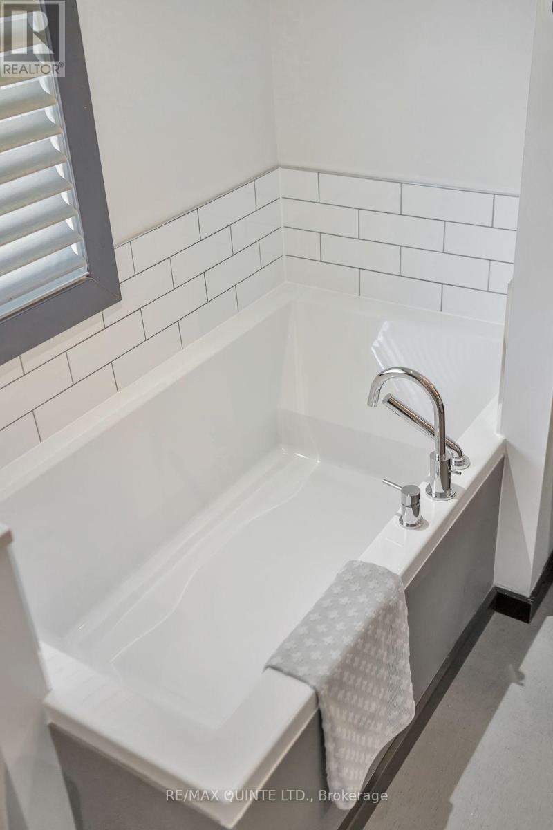 100 Bay Breeze Street, Prince Edward County (Ameliasburg Ward), Ontario  K8N 4Z7 - Photo 25 - X12502676