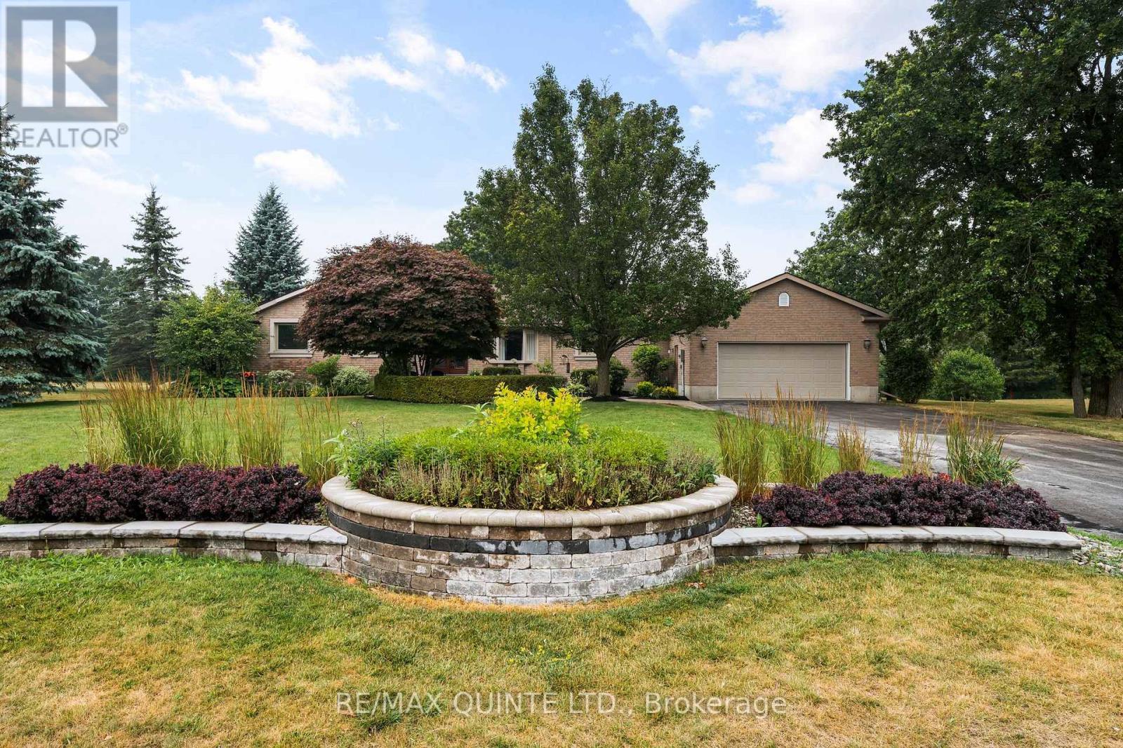 100 Bay Breeze Street, Prince Edward County (Ameliasburg Ward), Ontario  K8N 4Z7 - Photo 4 - X12502676