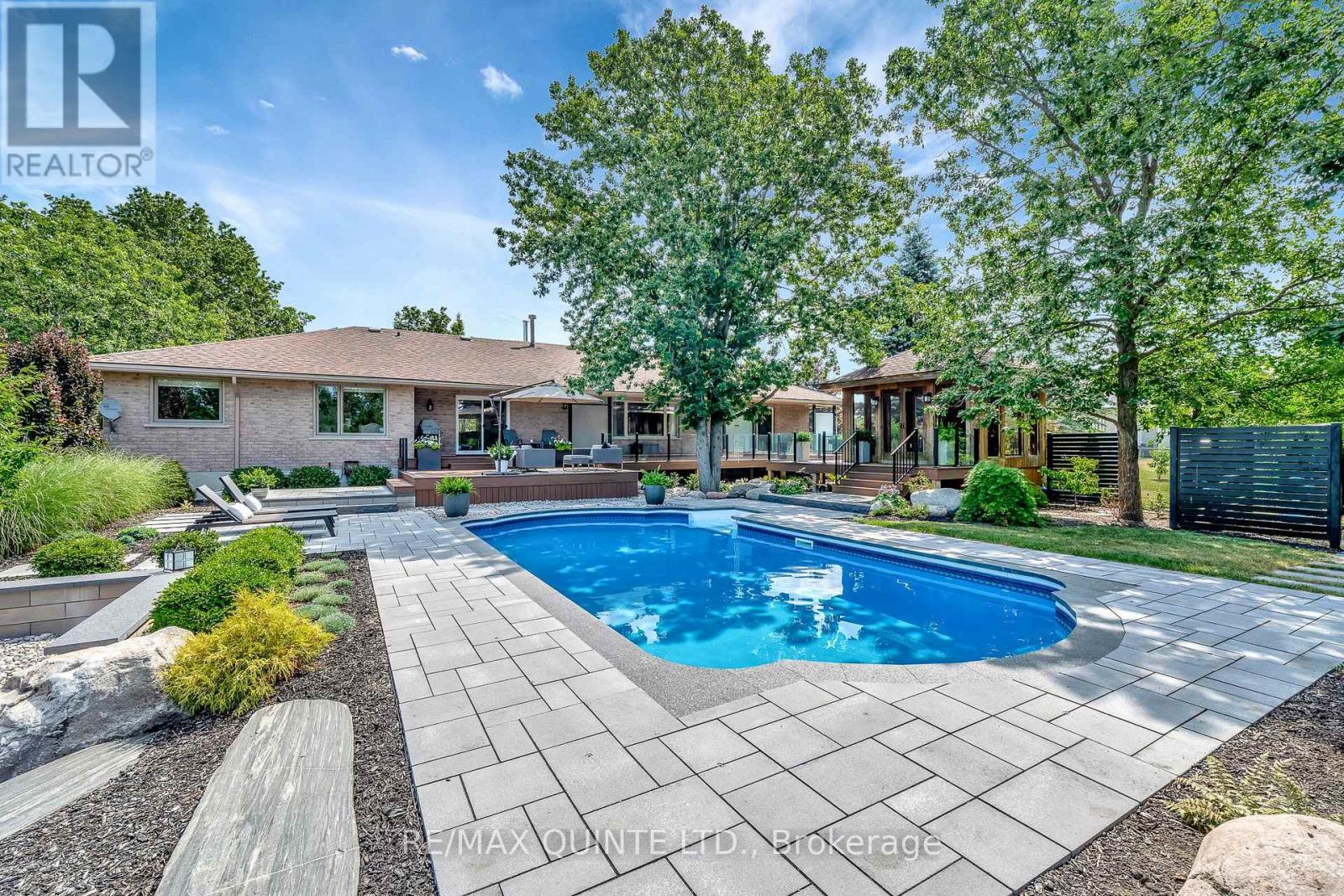 100 Bay Breeze Street, Prince Edward County (Ameliasburg Ward), Ontario  K8N 4Z7 - Photo 47 - X12502676