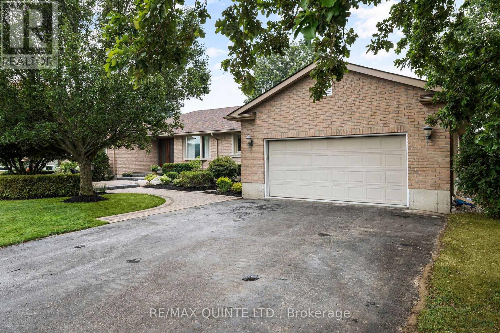 100 Bay Breeze Street, Prince Edward County (Ameliasburg Ward), Ontario  K8N 4Z7 - Photo 5 - X12502676