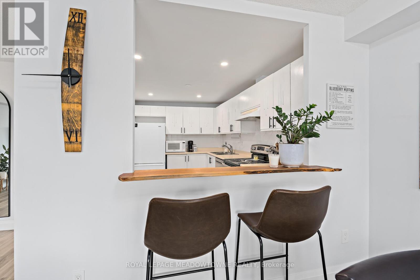 205 - 26 Hall Road, Halton Hills, Ontario  L7G 5G5 - Photo 17 - W12502330