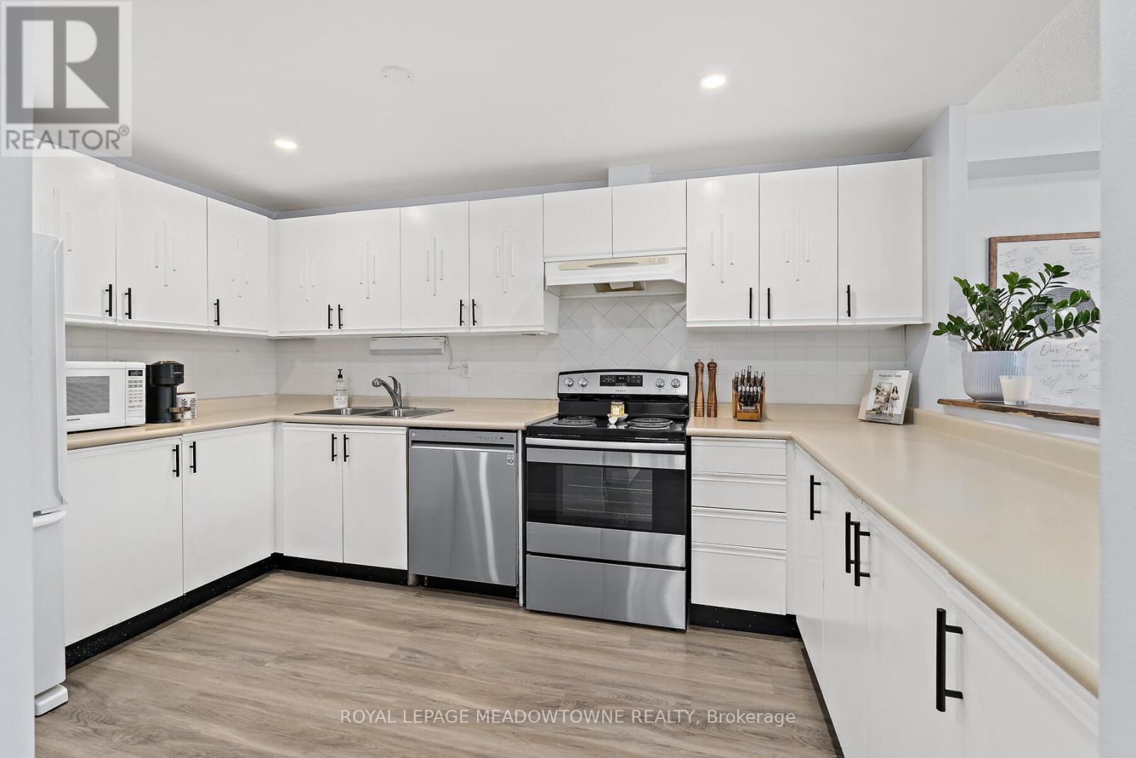 205 - 26 Hall Road, Halton Hills, Ontario  L7G 5G5 - Photo 19 - W12502330