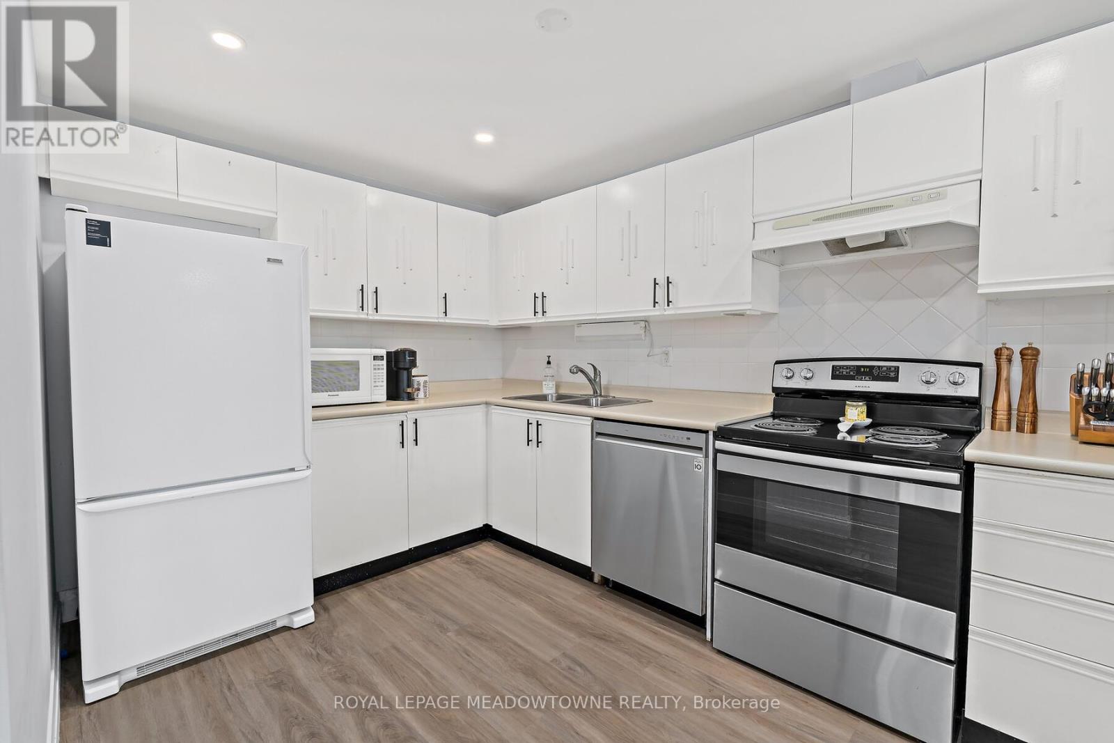 205 - 26 Hall Road, Halton Hills, Ontario  L7G 5G5 - Photo 20 - W12502330