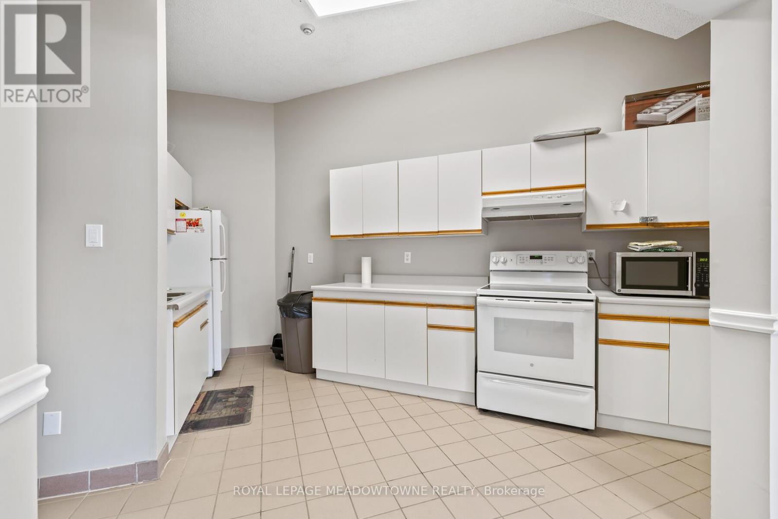 205 - 26 Hall Road, Halton Hills, Ontario  L7G 5G5 - Photo 36 - W12502330