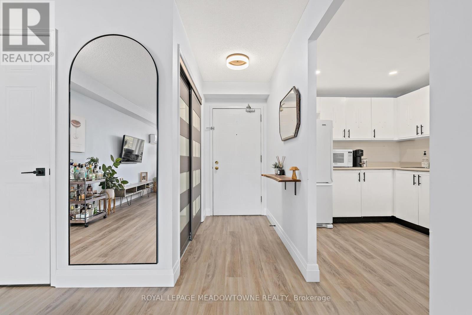 205 - 26 Hall Road, Halton Hills, Ontario  L7G 5G5 - Photo 4 - W12502330