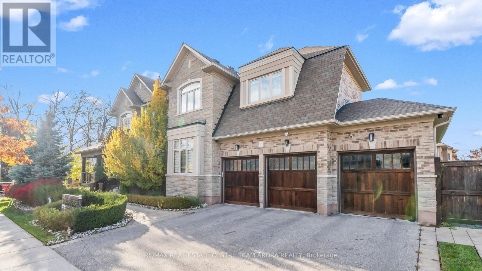 2 Berkwood Hollow, Brampton, Ontario  L6Y 0G8 - Photo 2 - W12502352