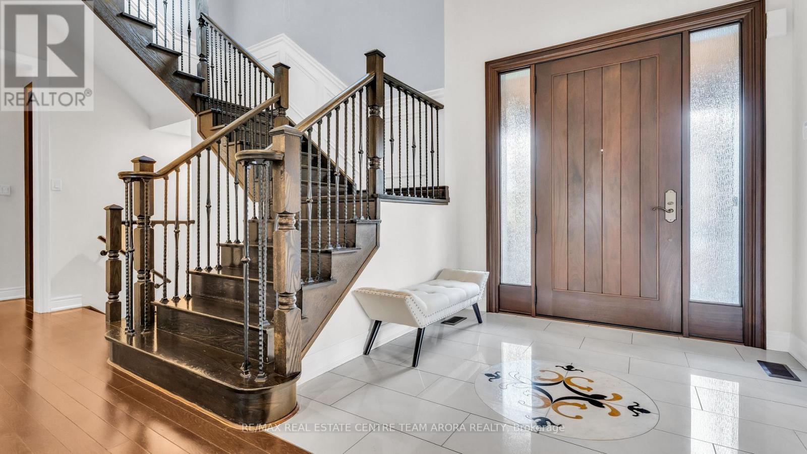 2 Berkwood Hollow, Brampton, Ontario  L6Y 0G8 - Photo 5 - W12502352